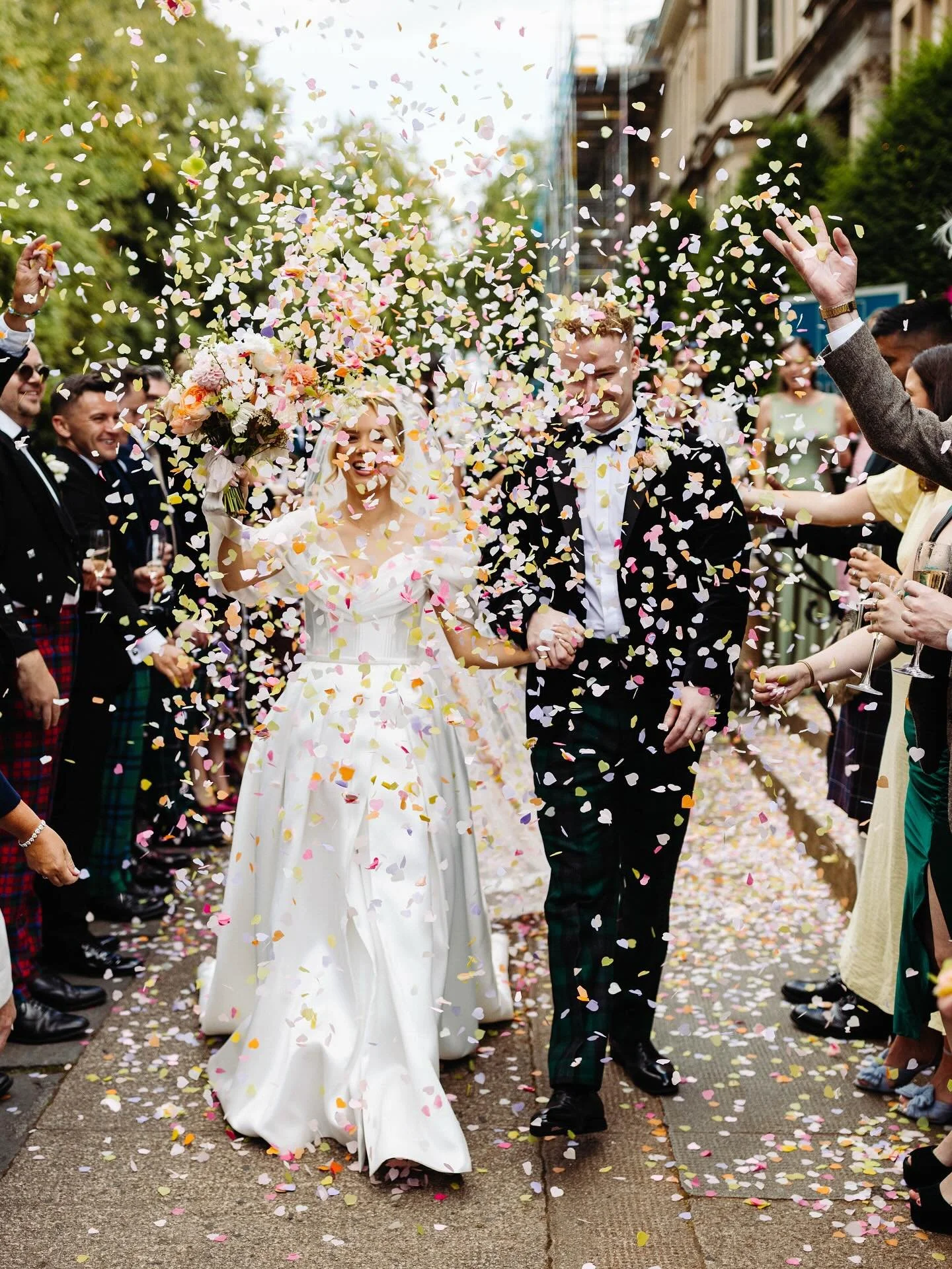 Confetti chaos! K&amp;A done their confetti shot right! 

#confetti #weddingconfetti #glasgowwedding #glasgowweddingvenue #glasgowweddingphotographer