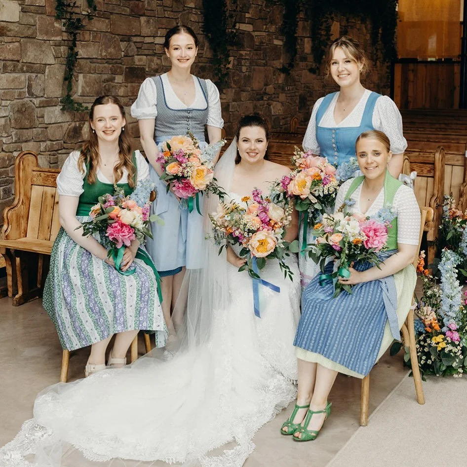 I&rsquo;ve been meaning to share this photo for a while now of Johanna and her bridesmaids. It was a rainy day in June, luckily @cairnsfarmestate are so accommodating and allowed me to use the ceremony space for all the group photos. Love the traditi