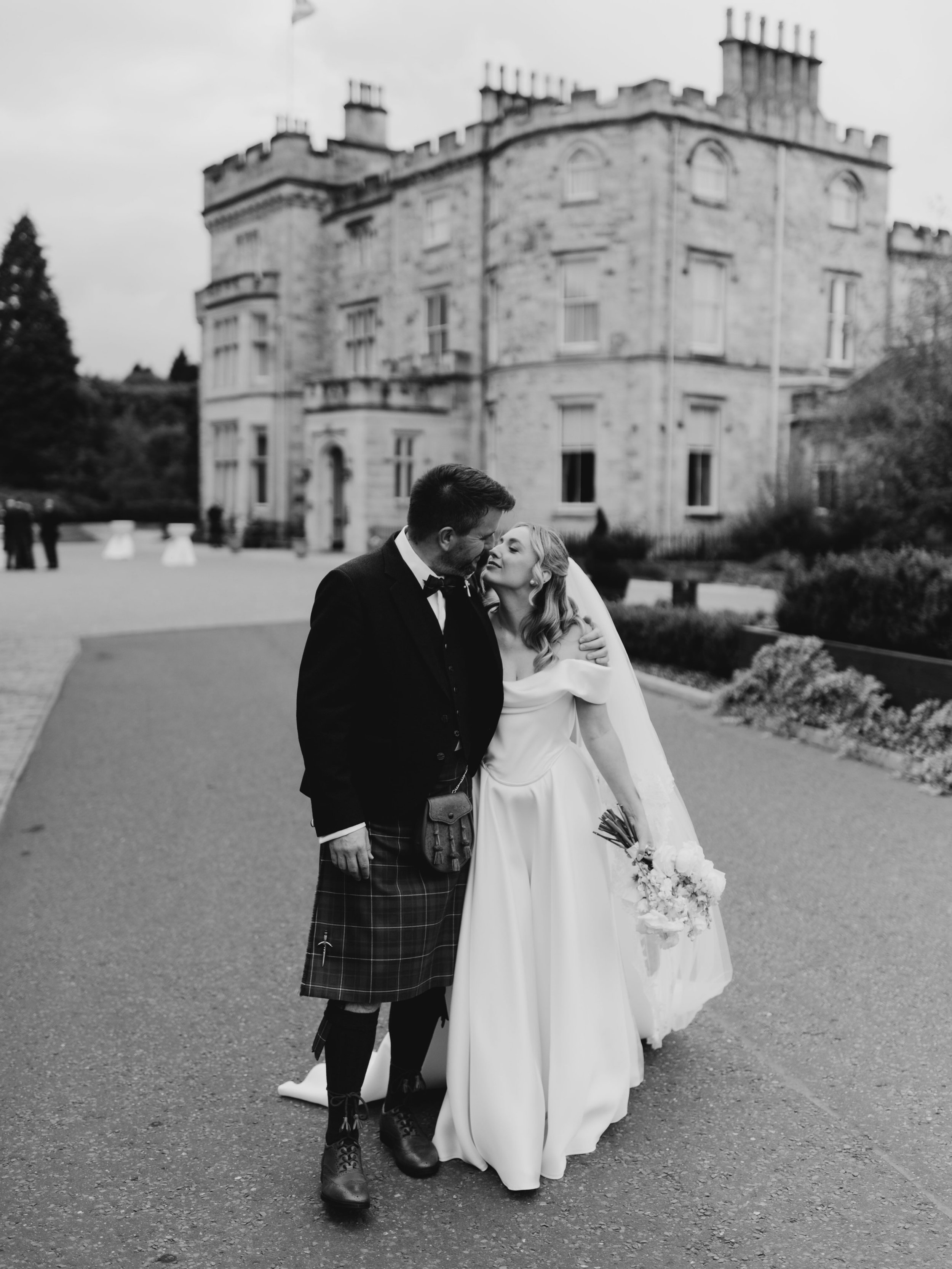 Fiona &amp; Simon&rsquo;s wedding at Crossbasket Castle was an absolute Joy! A few of my favourite frames the day! Congratulations F&amp;S 🥂

#crossbasketcastlewedding #crossbasketcastle #castlewedding #scotlandweddingphotographer