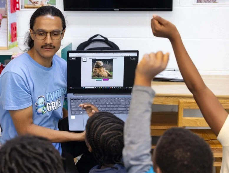 Chicago Youth Centers Receives Motorola Solutions Foundation Grant