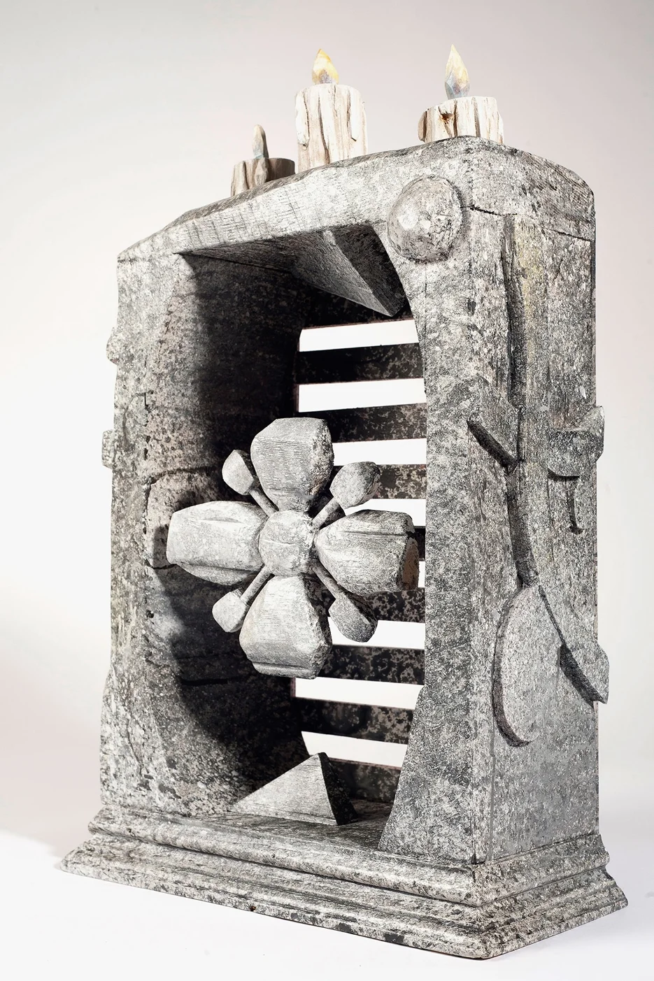A.C, 23x13x8 inches, 2016.