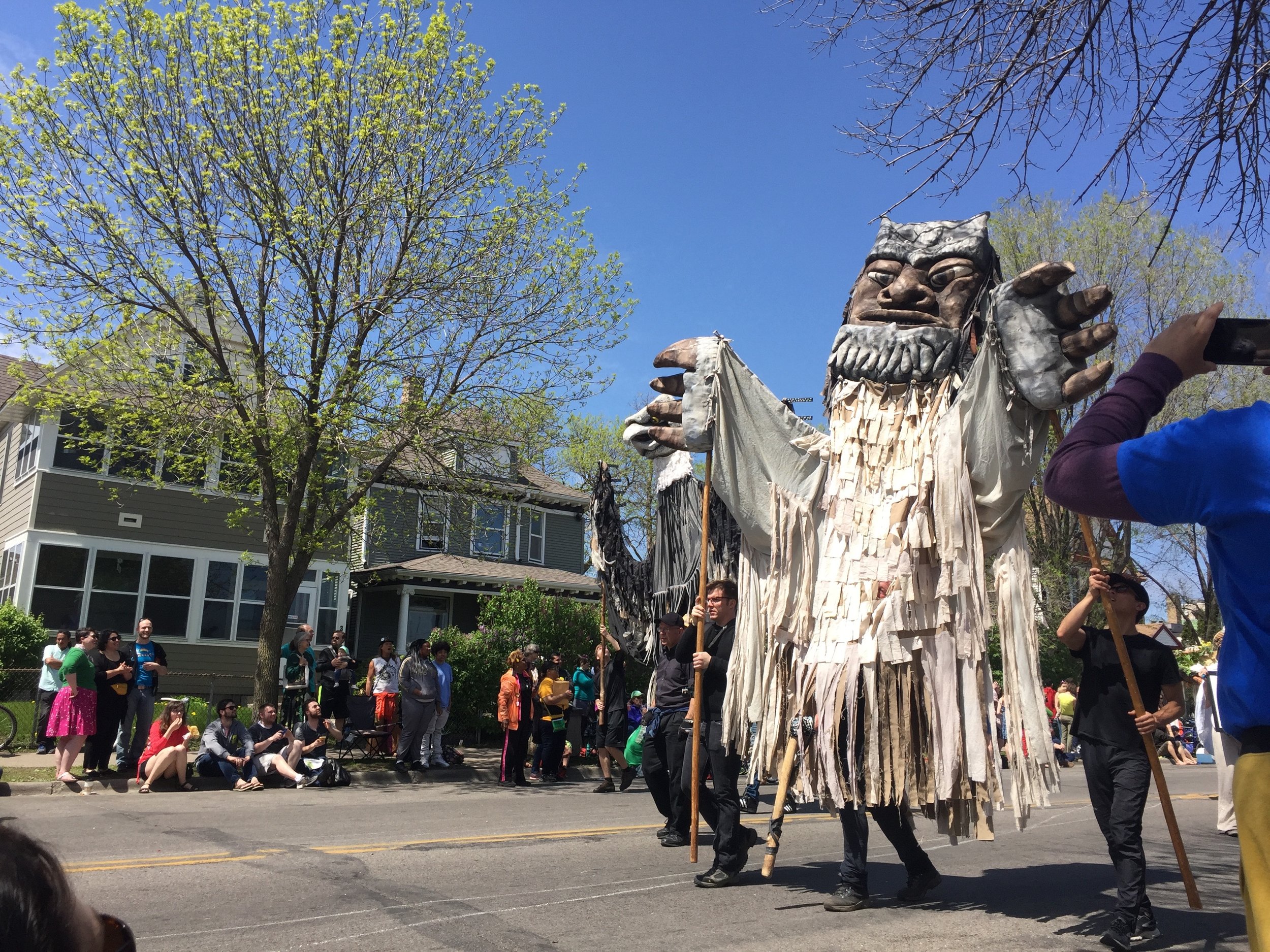 Giant puppets 