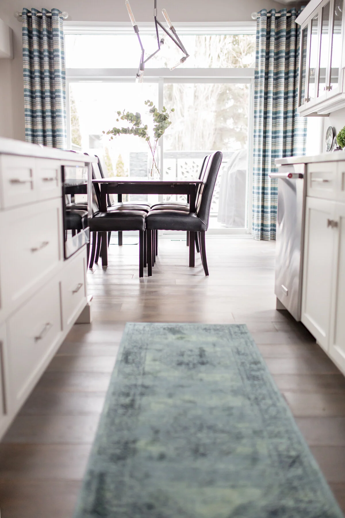 VIDEO - Area Rugs - Do's and Don'ts