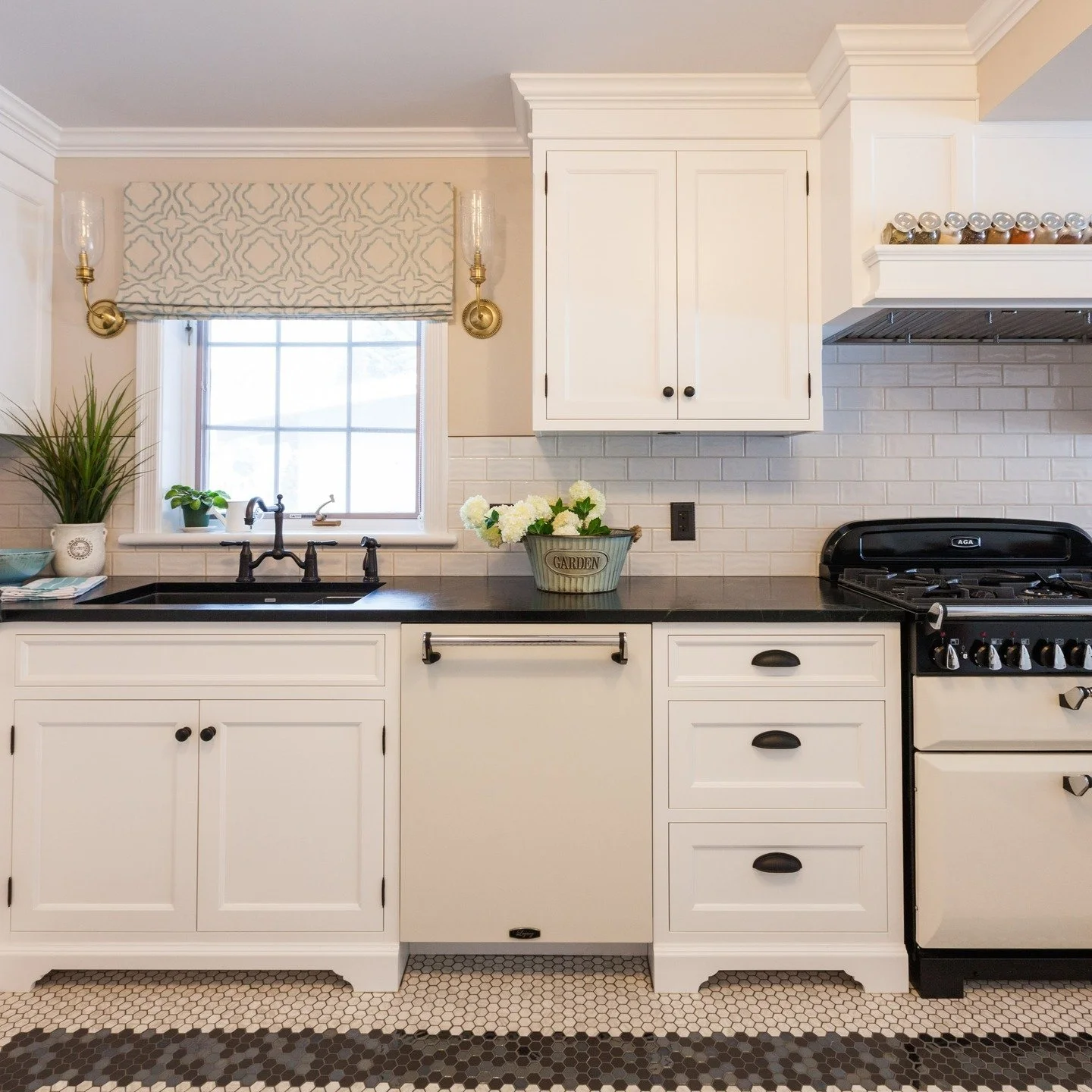 This kitchen renovation thoughtfully reimagines a heritage home, preserving its classic charm while introducing fresh function and light. 

Traditional details were refined and balanced with timeless finishes, creating a space that feels both rooted 