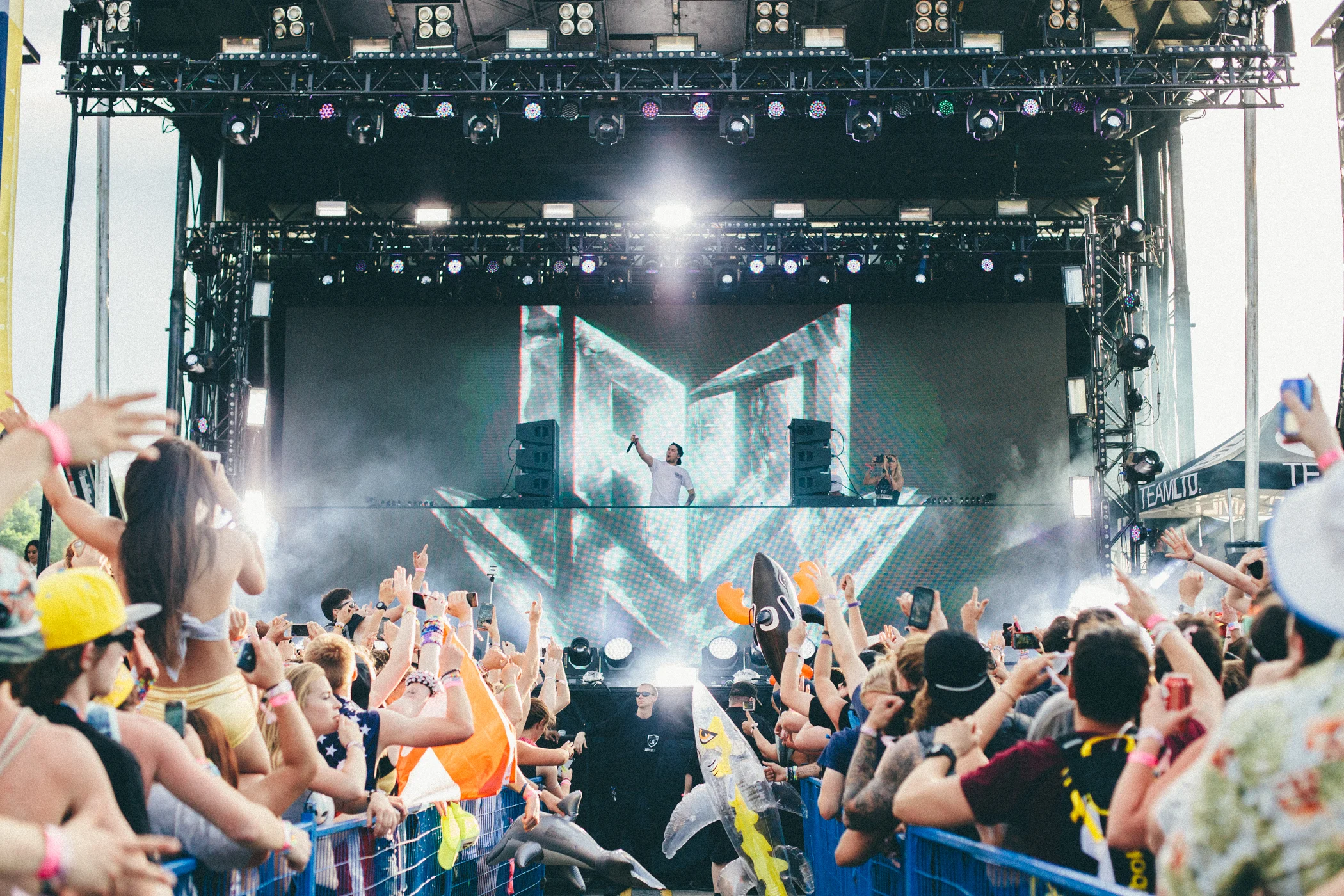 JauzWideAngle.jpg