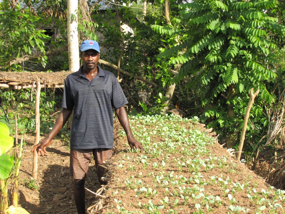 OPMAGAT farmer with peppers and cabbage