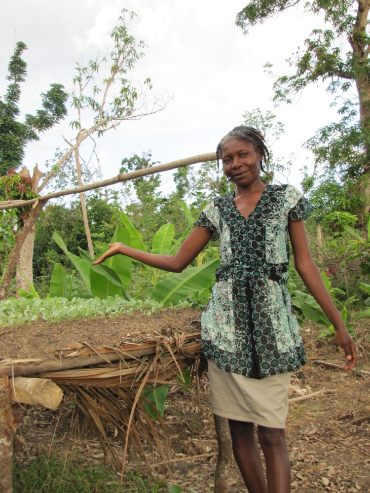 OPMAGAT farmer with cabbage and tomatoes