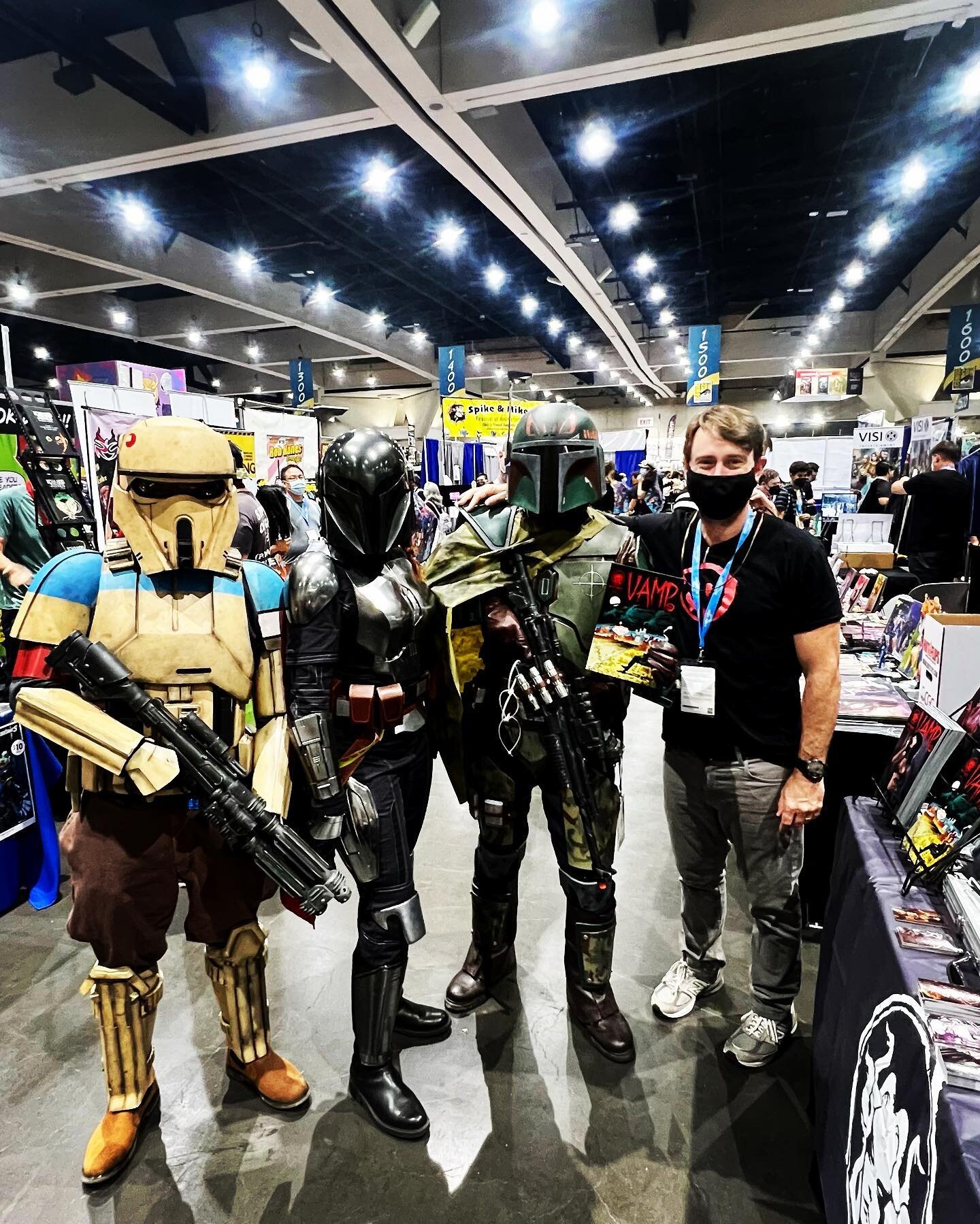 Civilian amidst the epic #starwars cosplay last weekend by @jacobkcosplay and his brigade @achilla137 and @d_warlock221 warlock221🦾#mybodyguards