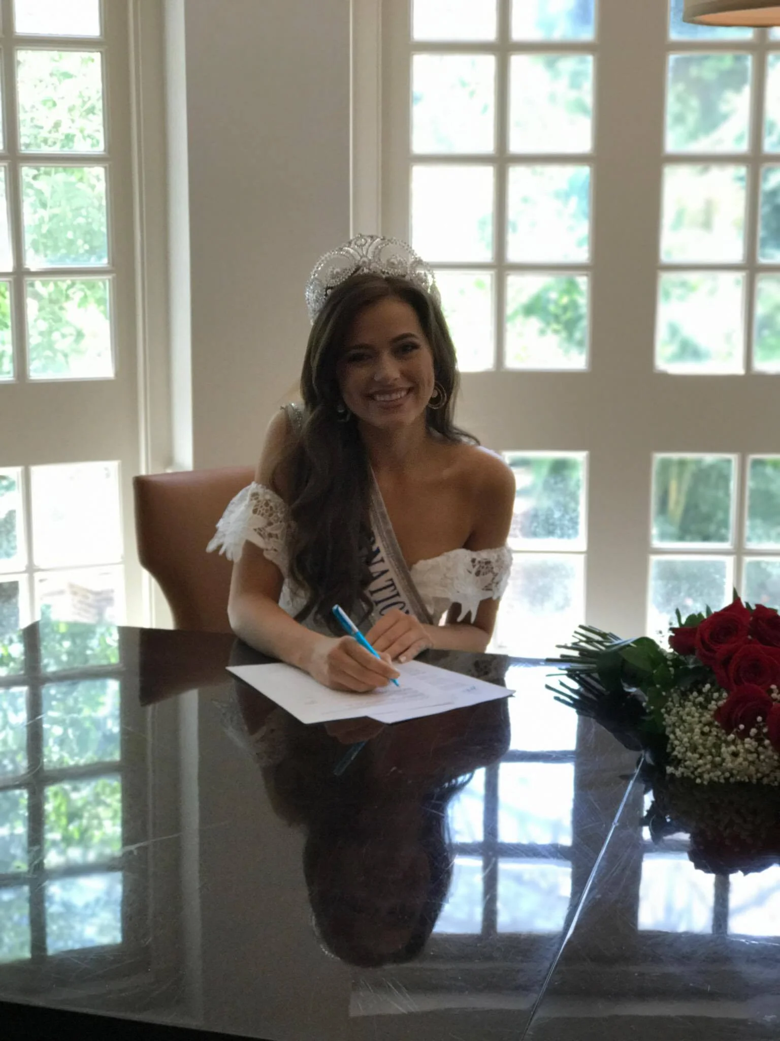2017IntlRoyalty_contractsigning2.jpg
