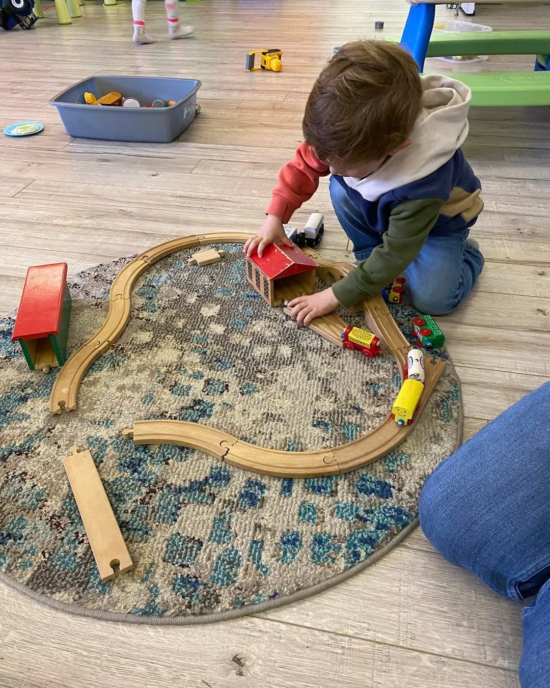 Toddler Time welcomes caregivers and their pre-school children to our weekly Wednesday drop-ins from 9-11 am. Snacks are free. It&rsquo;s a great opportunity to meet new friends and neighbours.