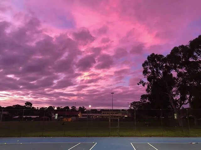 Sky appreciation post 🙌🏼 &bull; 
#scarboroughtennis #tenniscourts #perthsunset #whereiplay #scabsontheup #perthisok #perthtennis #tennisaus #tenniswest #getcourtup