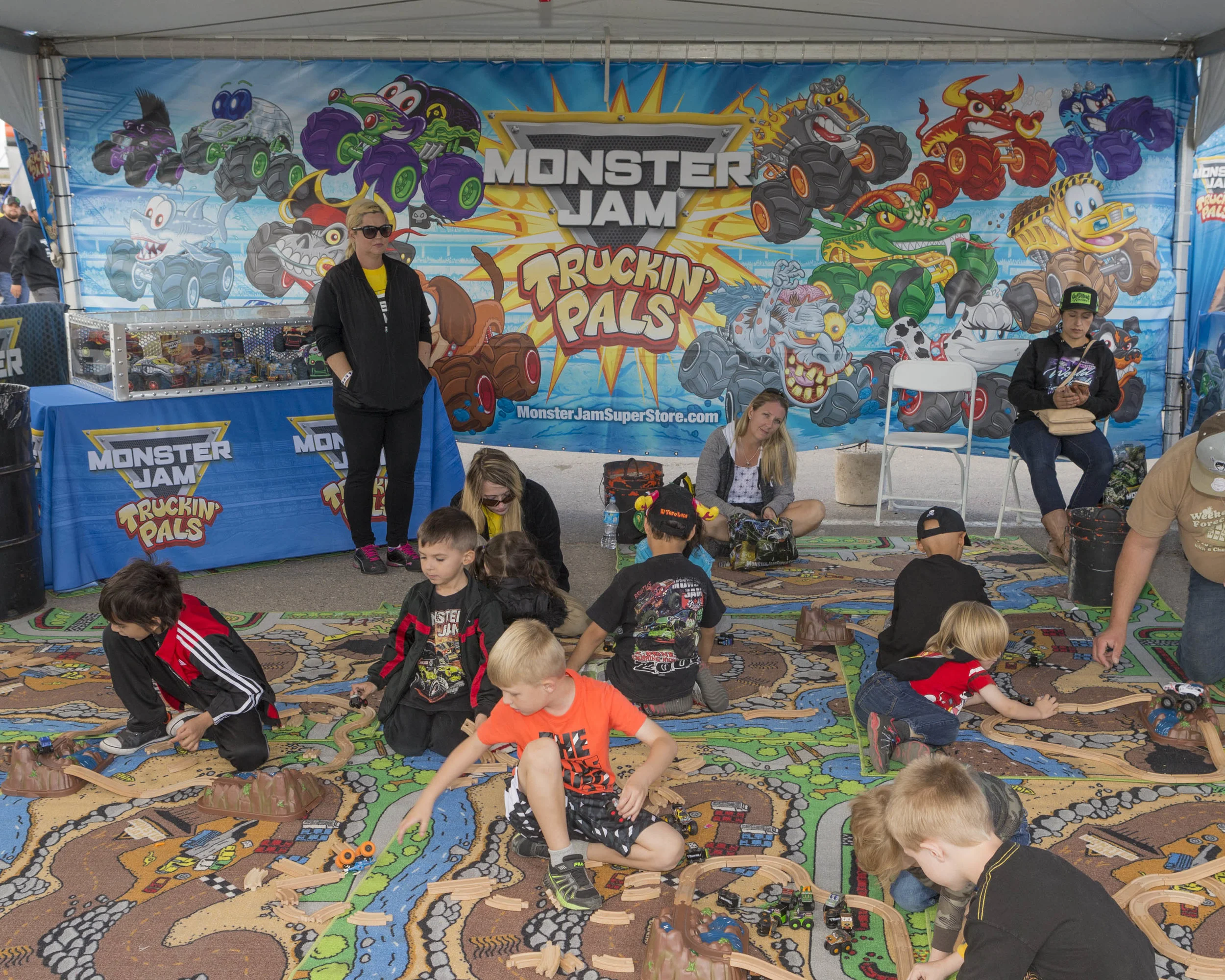 monster jam truckin pals starter set