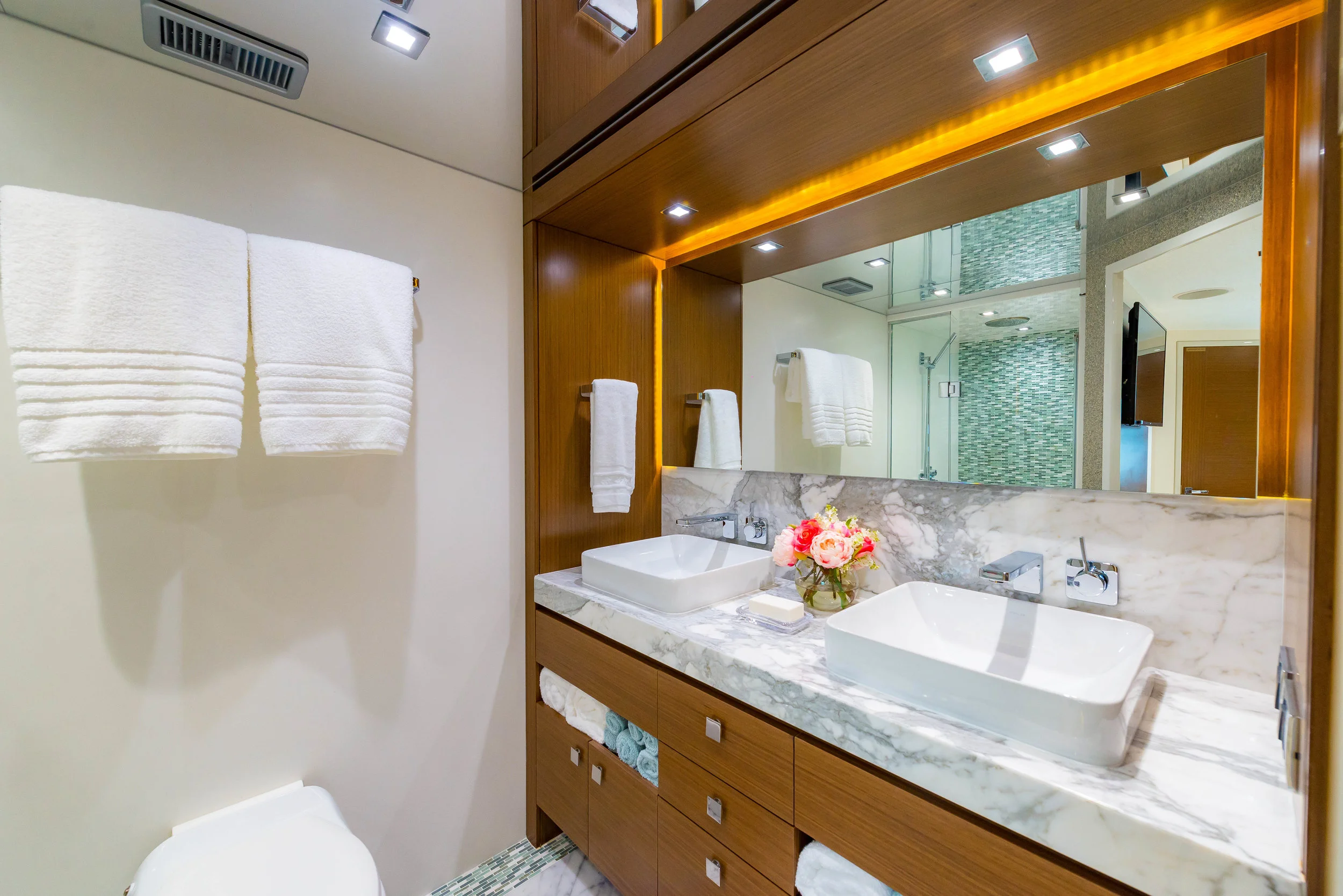 Hatteras_Interior-9.jpg