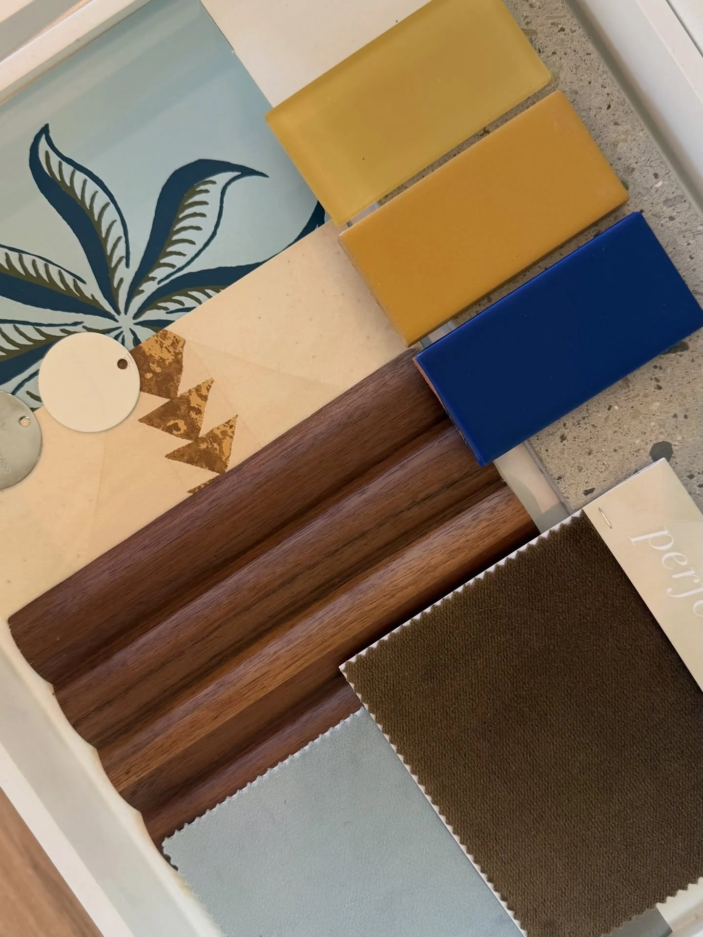 A different kind of Flat Lay Friday 🤎 Little peeks at various projects from design development to installation progress and little in between.

#LAInteriorDesigner #AtwaterInteriorDesigner #FlatLay #ProgressPic #StayInteriors