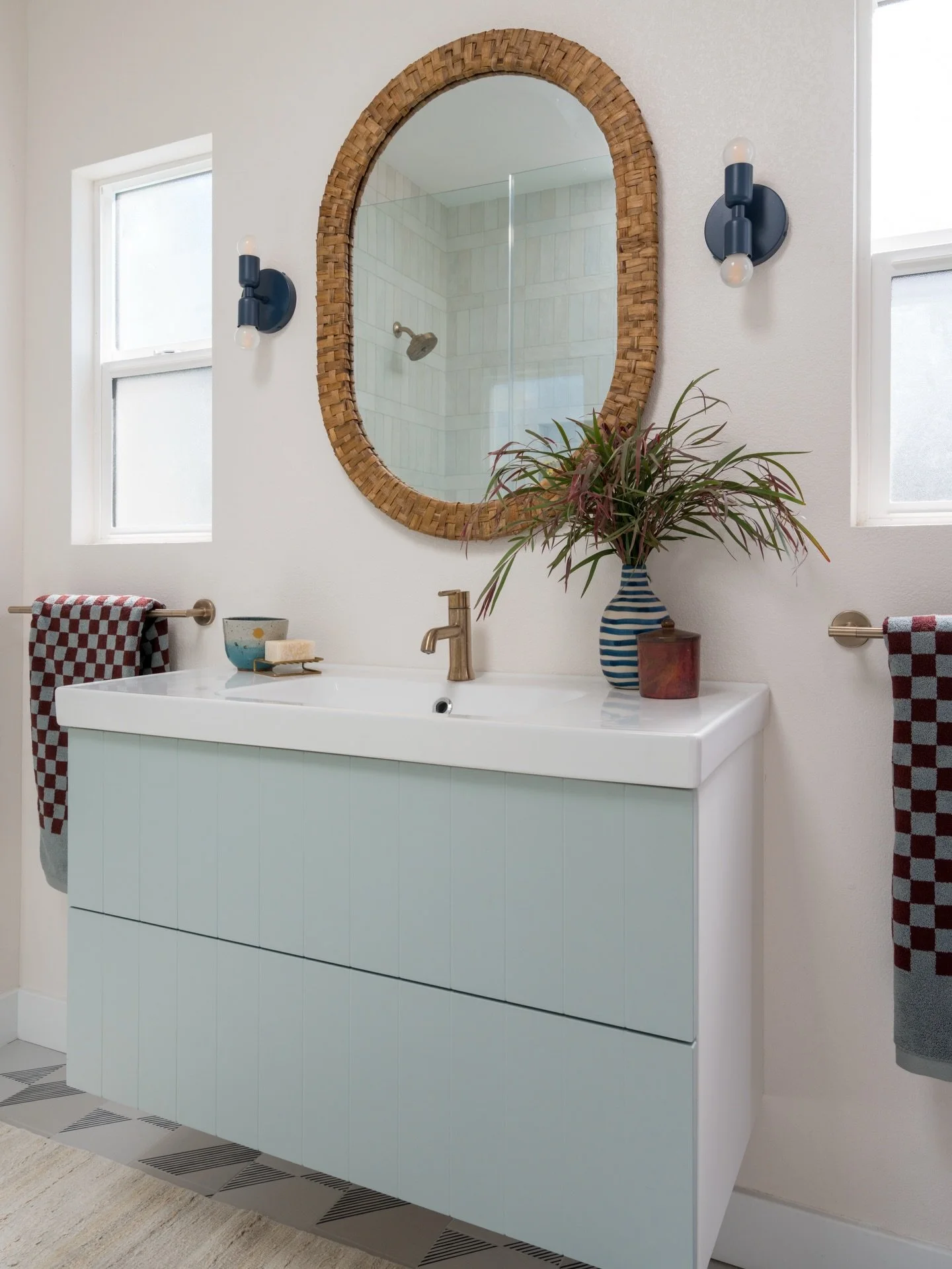 A Jack-and-Jill bathroom that is a bit coastal, a bit eclectic, and unapologetically fun! 

Project #StayInWestchester 
Design @stayinteriors_la 
Styling @lemo_lb 
Photos @charlotteleaphotography 

#bathroomdesign #californiadesign #bathroomremodel #