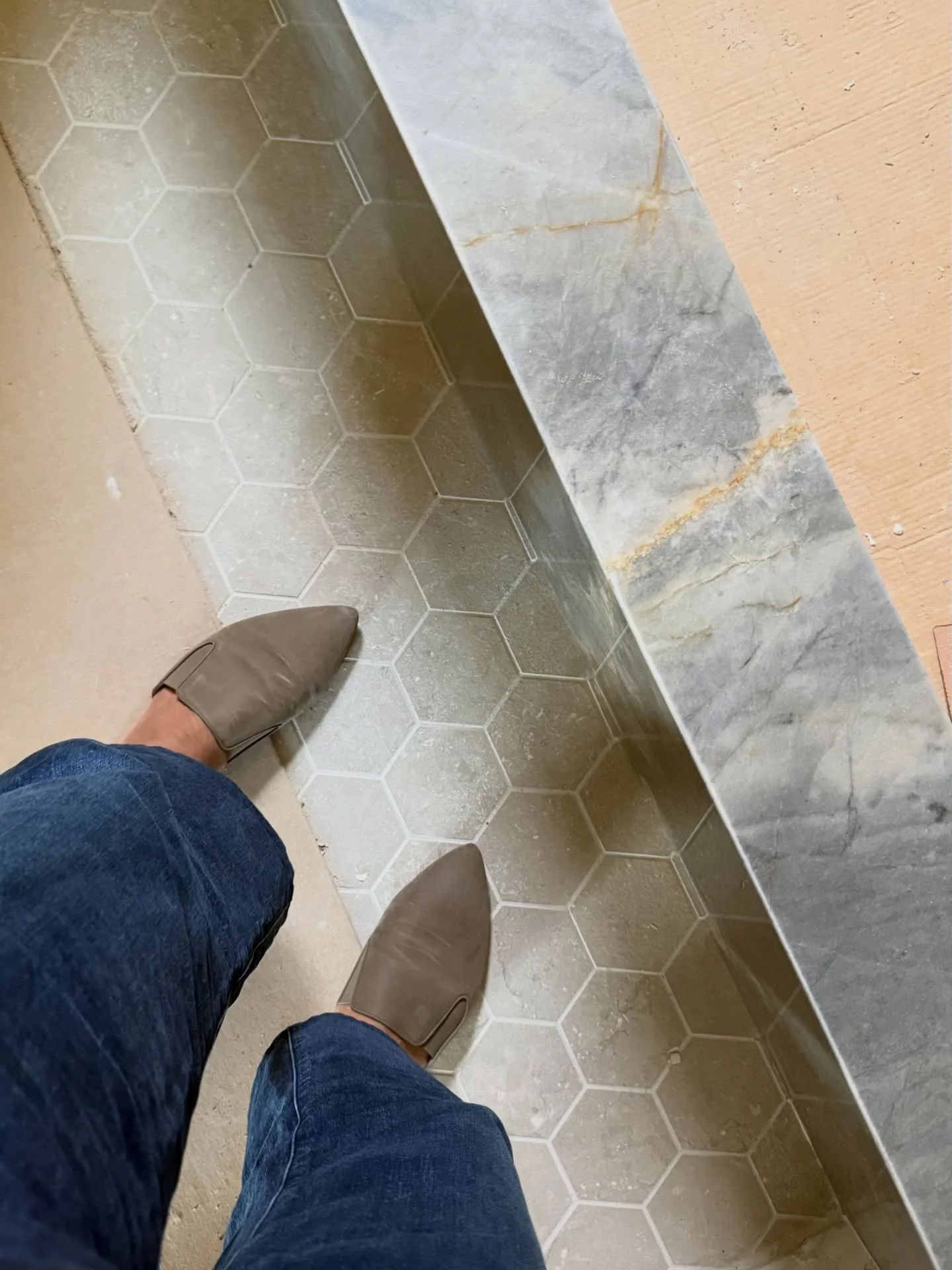 A few things that are filling my cup this week ☀️

1. One of the gorgeous stone and tile combos at Project #StayInRoundTop 
2. Slab shopping for projects and this marble had me head over heels. It isn&rsquo;t quite right for any current projects but 