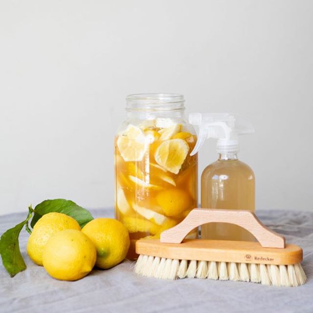 So fresh and so clean! Ashley&rsquo;s All Purpose Cleaner DIY on link in profile, featured on #ripandtan 📷 @brittanyesmith
.
.
.
.
.
.
.
#diy #naturalhousecleaner #freshlemons #makeitclean #nochemicals #womensheritage