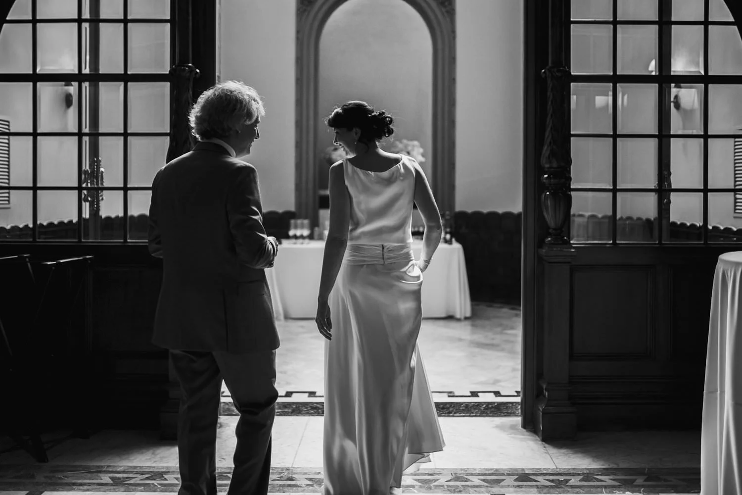 Alt text: Couple in black and white during wedding at Palauet de Gràcia Barcelona, documentary wedding photography Archivo: wedding-photographer-barcelona-palauet-gracia-couple.jpg