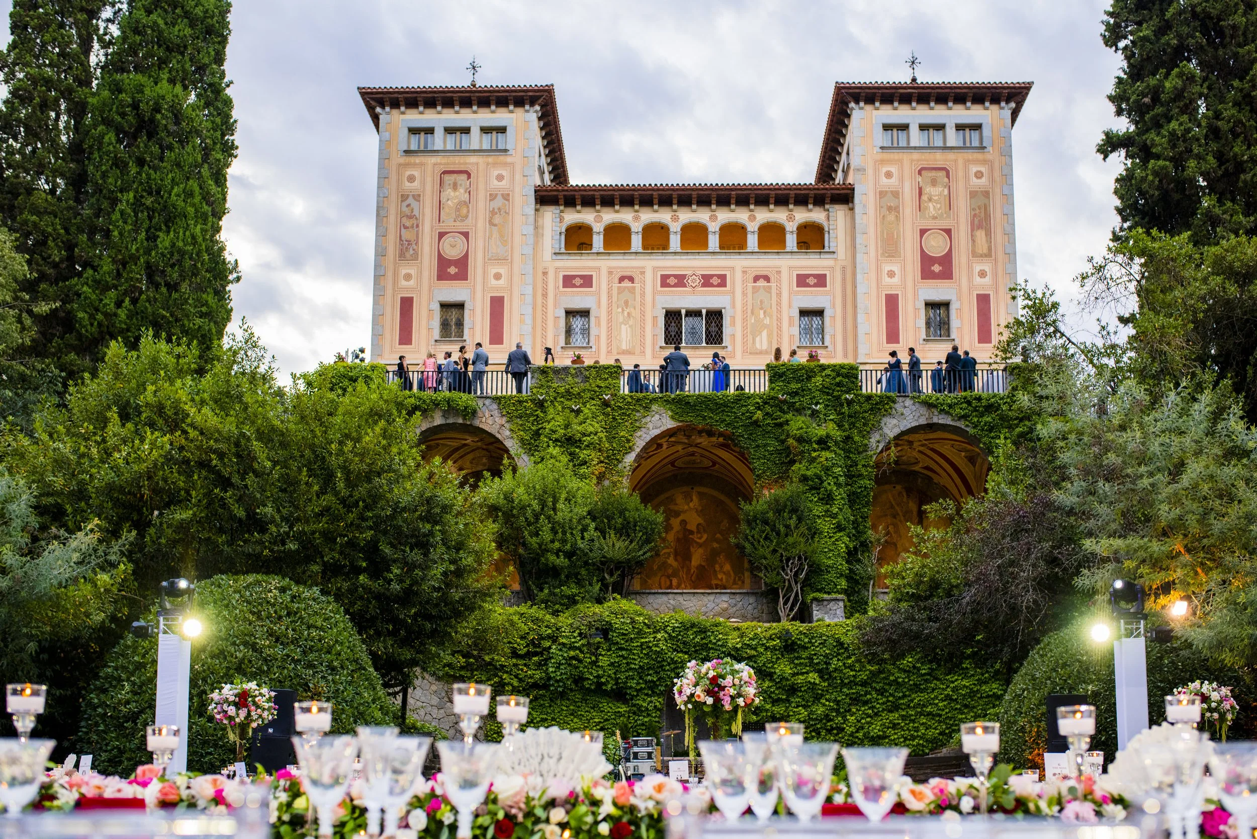 castle celebration wedding photography argetona  documentary candid natural