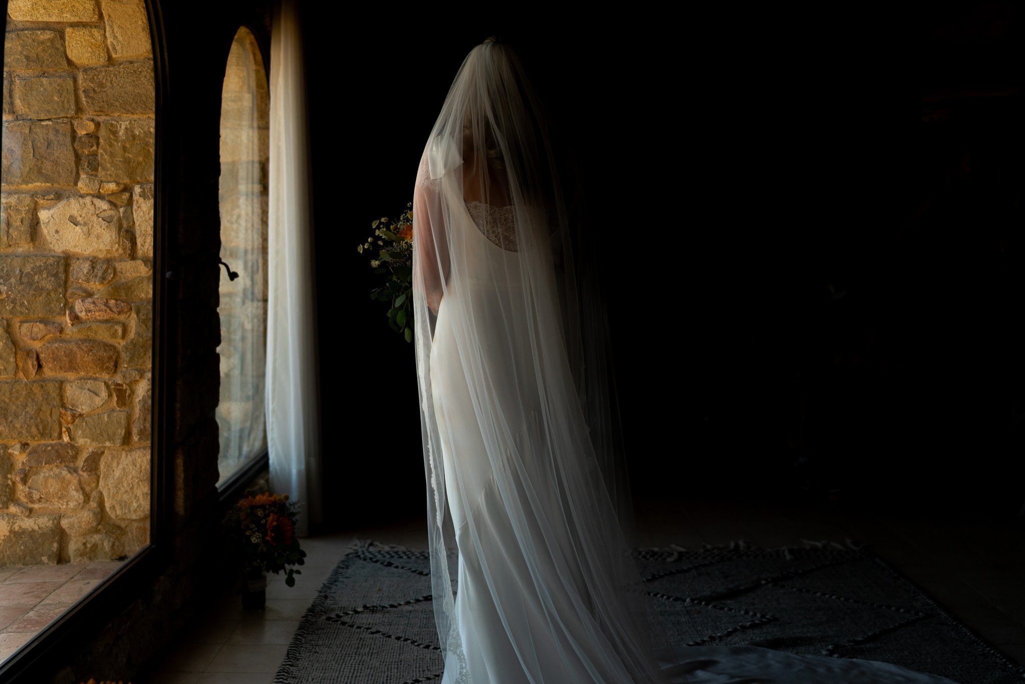 girona-countryside-wedding-photography-stone-masía-natural-light