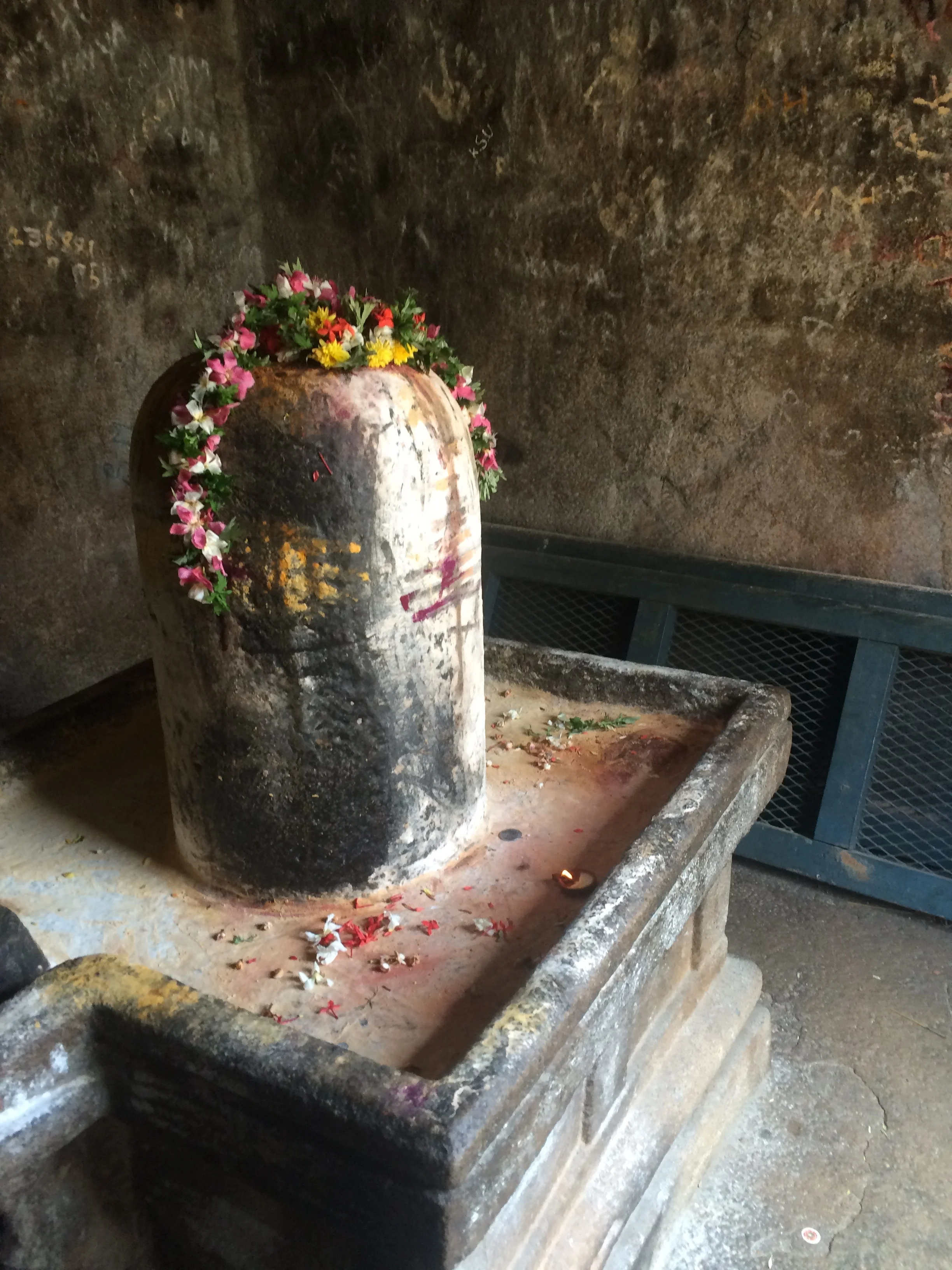 Shiva Lingam - Tanjavur