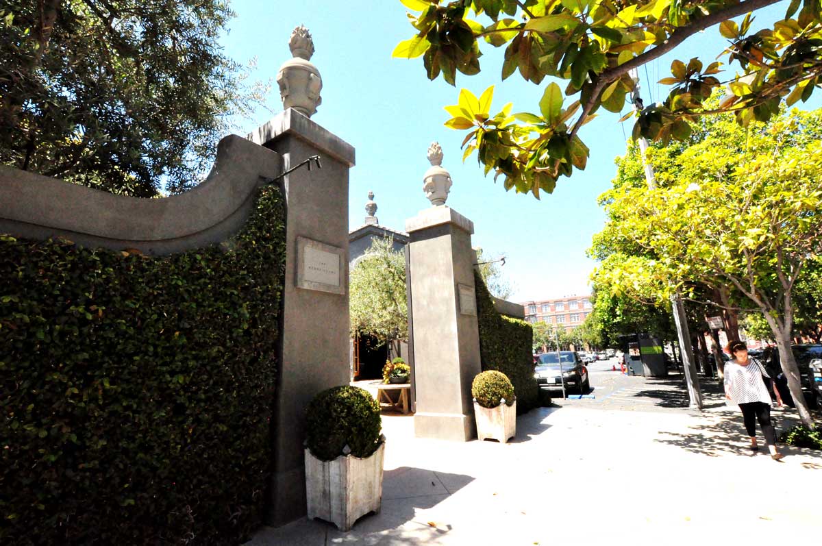 Showroom_Gates.jpg
