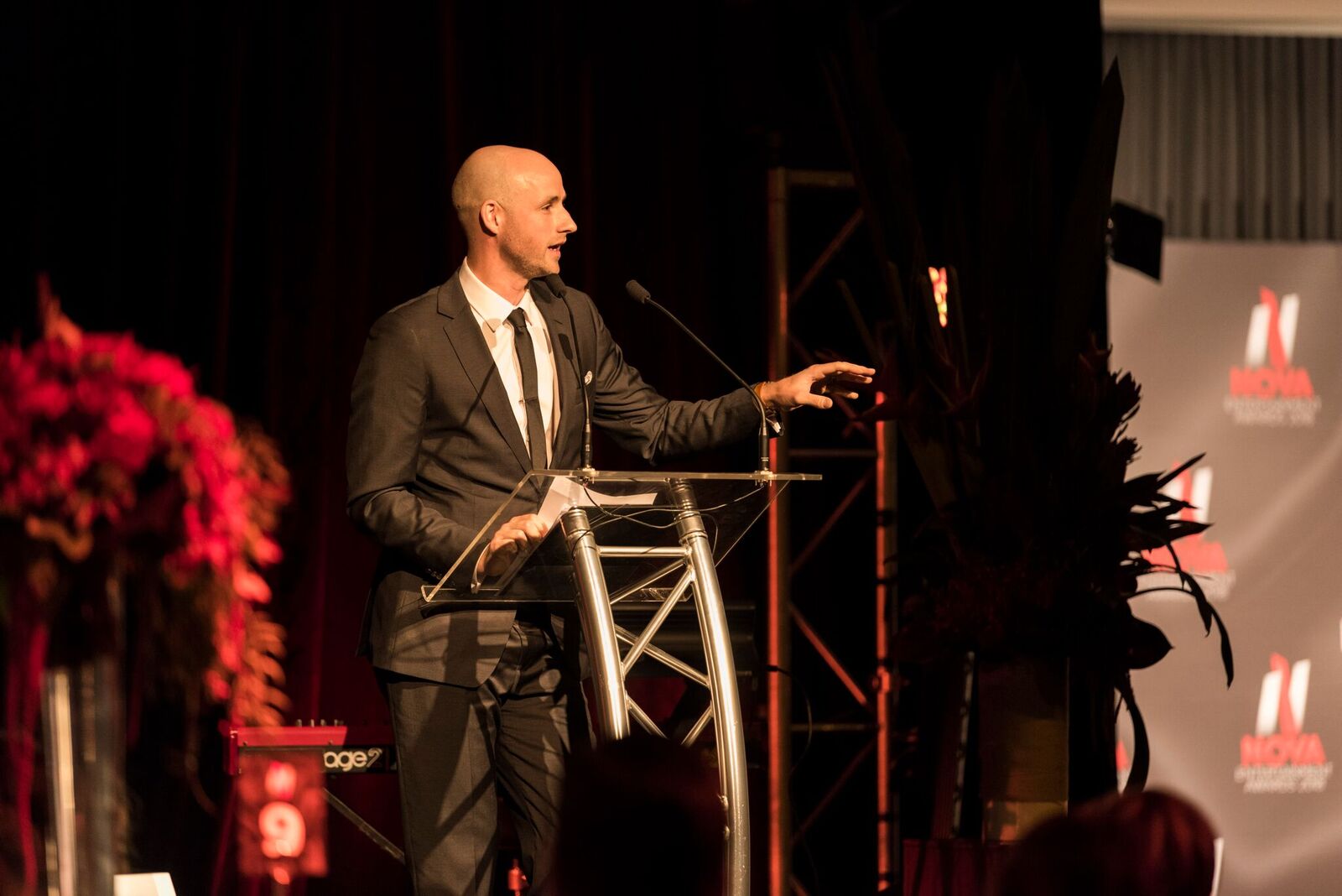 CORPORATE MC - NEA AWARDS 3