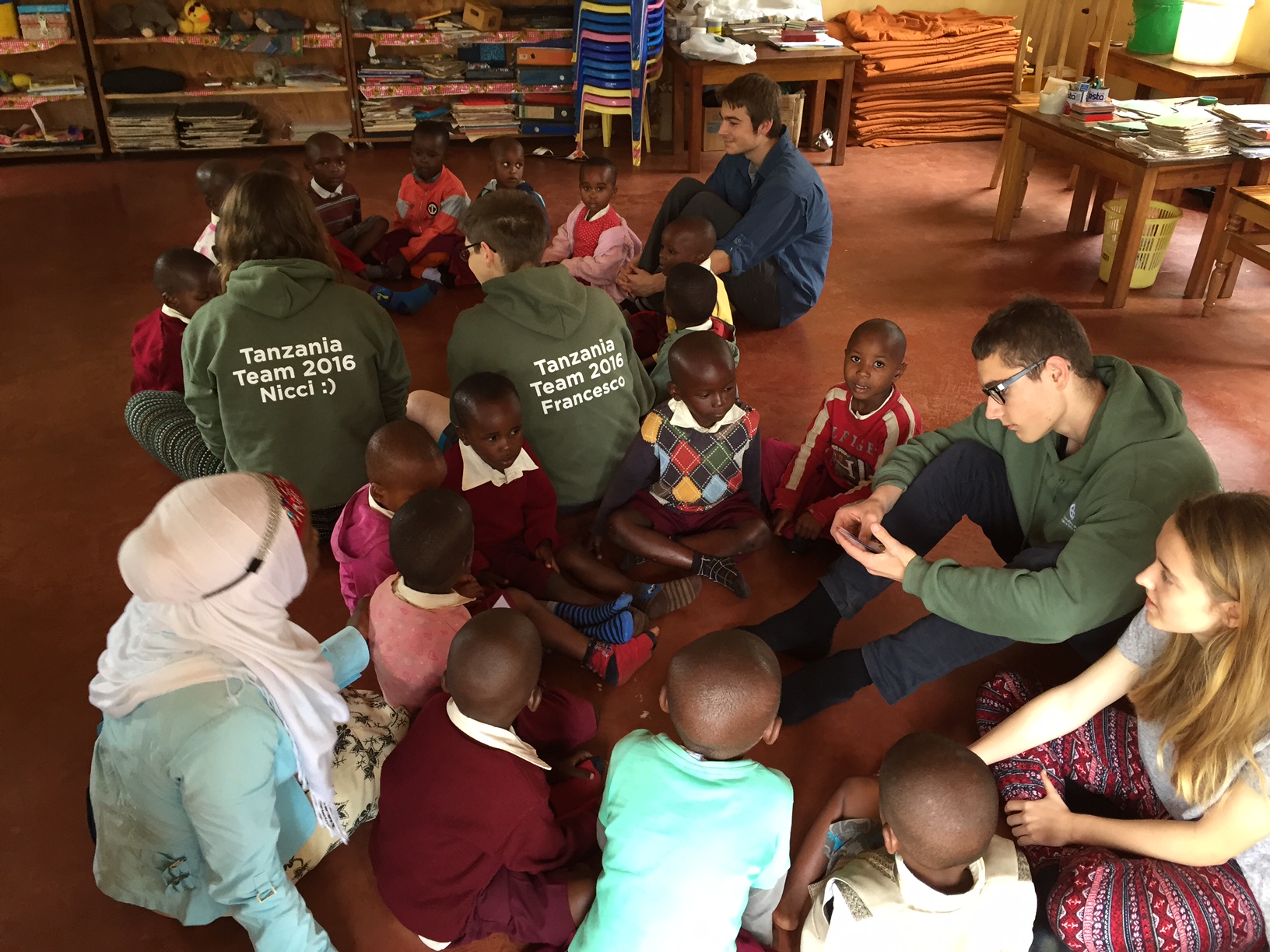 Students from La Chataigneraie working with the kindergarten children