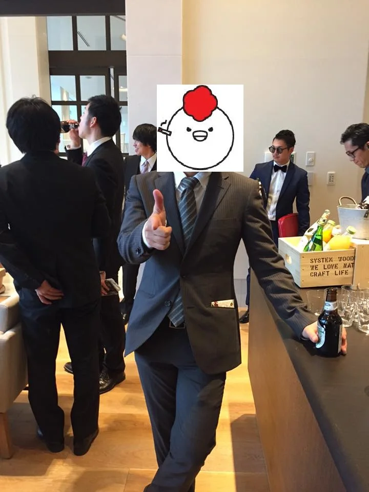 Yours truly, sporting a borrowed tie and getting a little toasty before a friend's wedding 