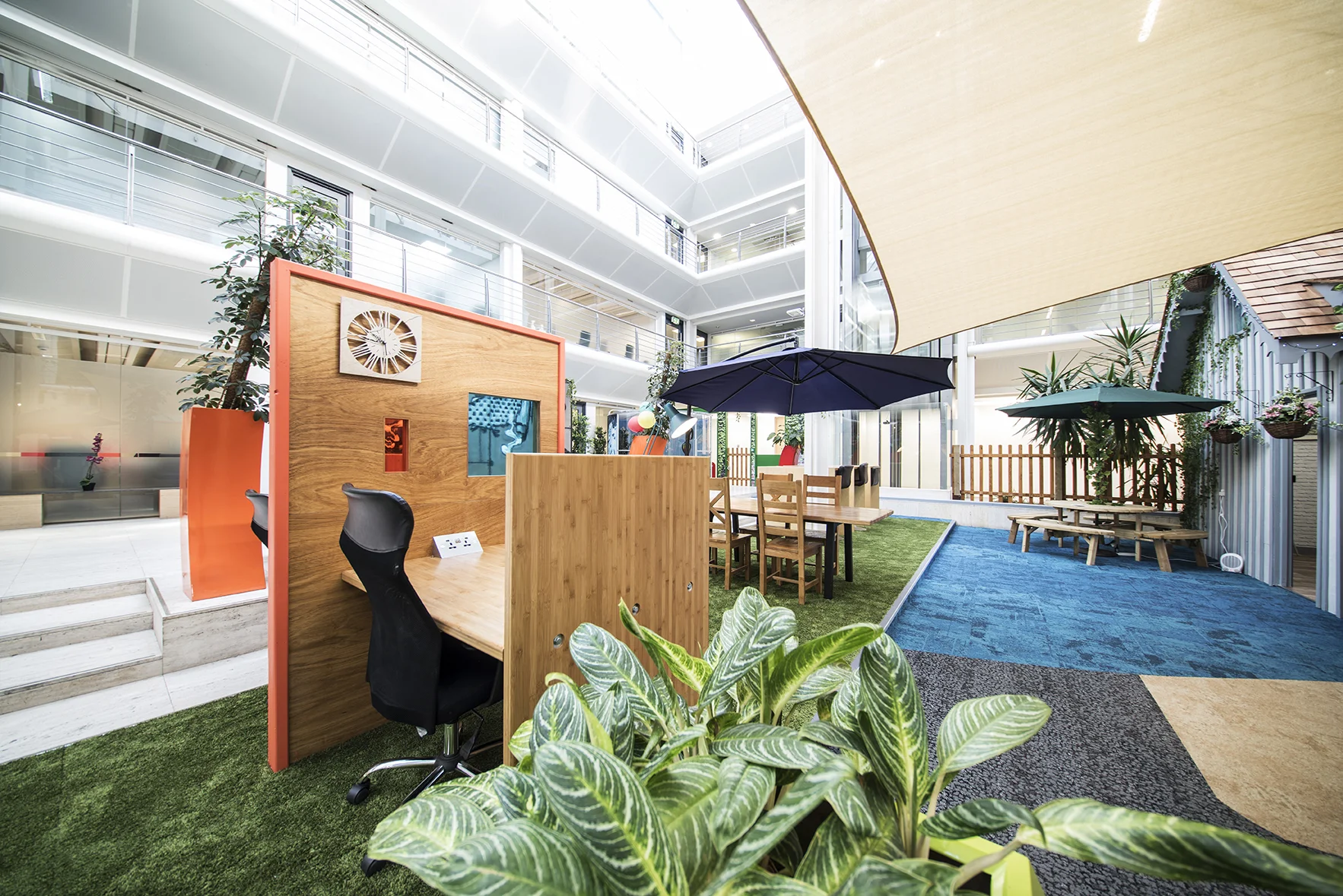 Desk Lodge 028.jpg