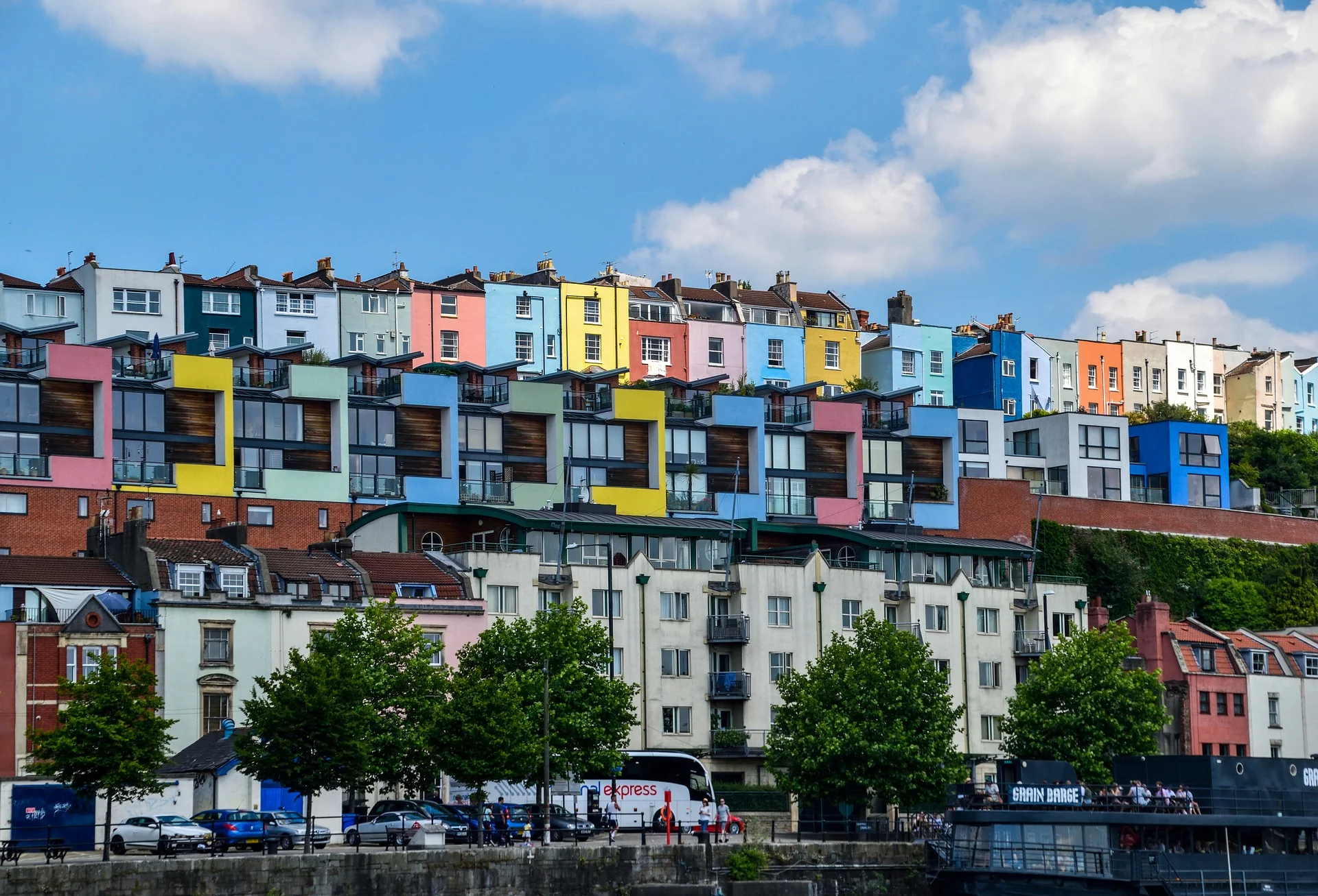 houses-2532766_1920.jpg