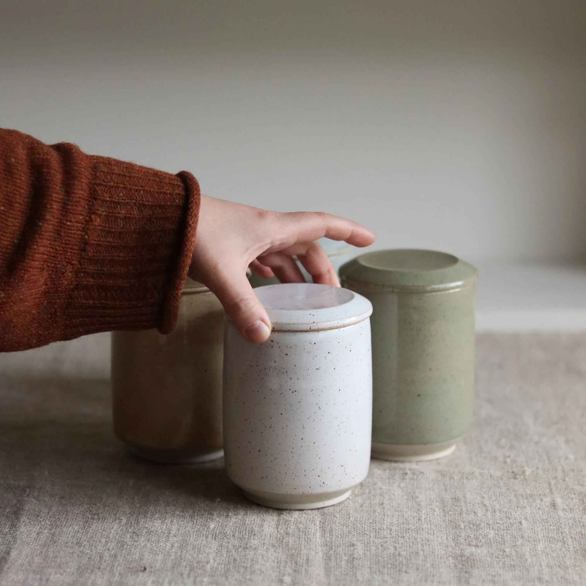 Lidded jar suitable for storing sourdough starter