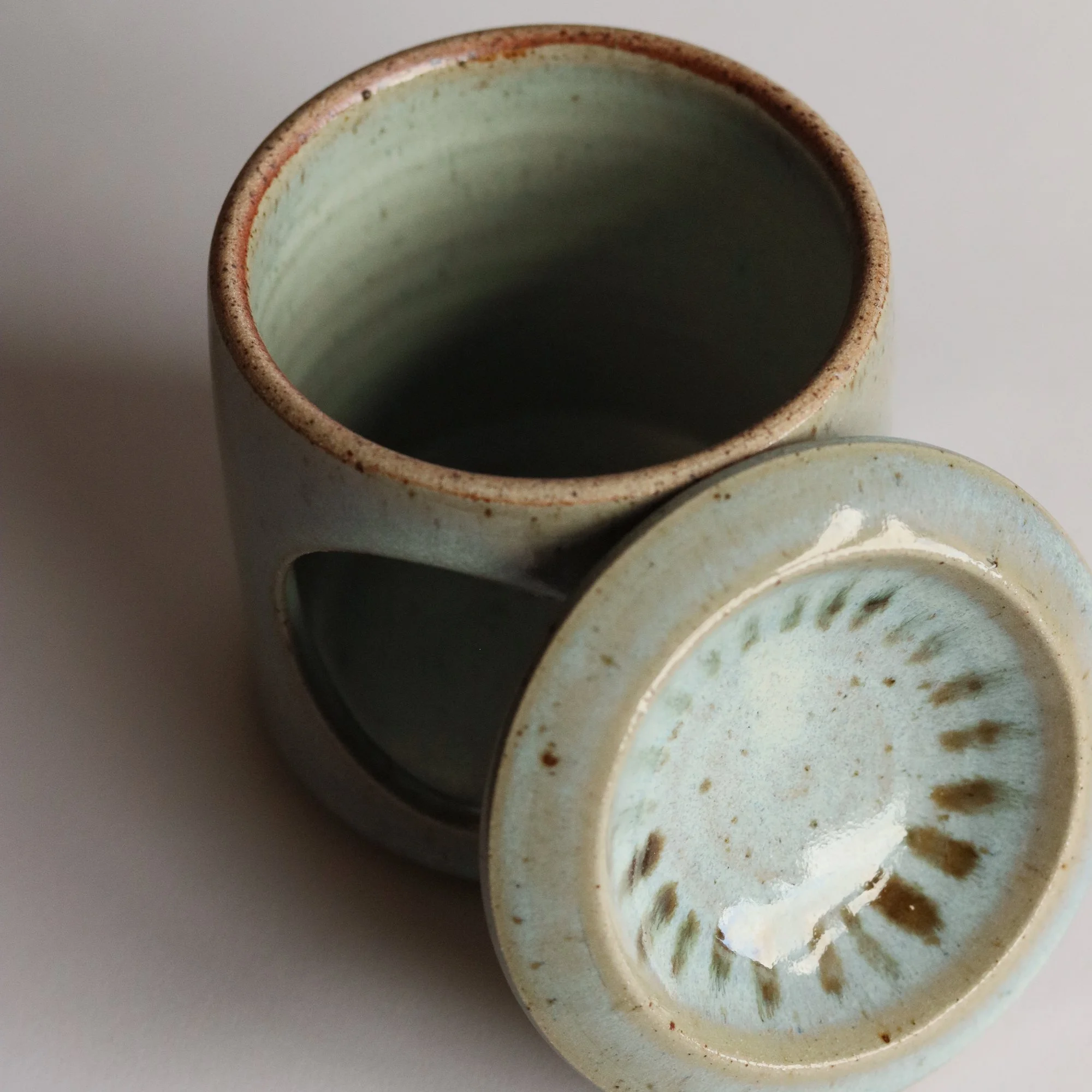 Oil Burner in Pale Blue Chun_2-7.jpg