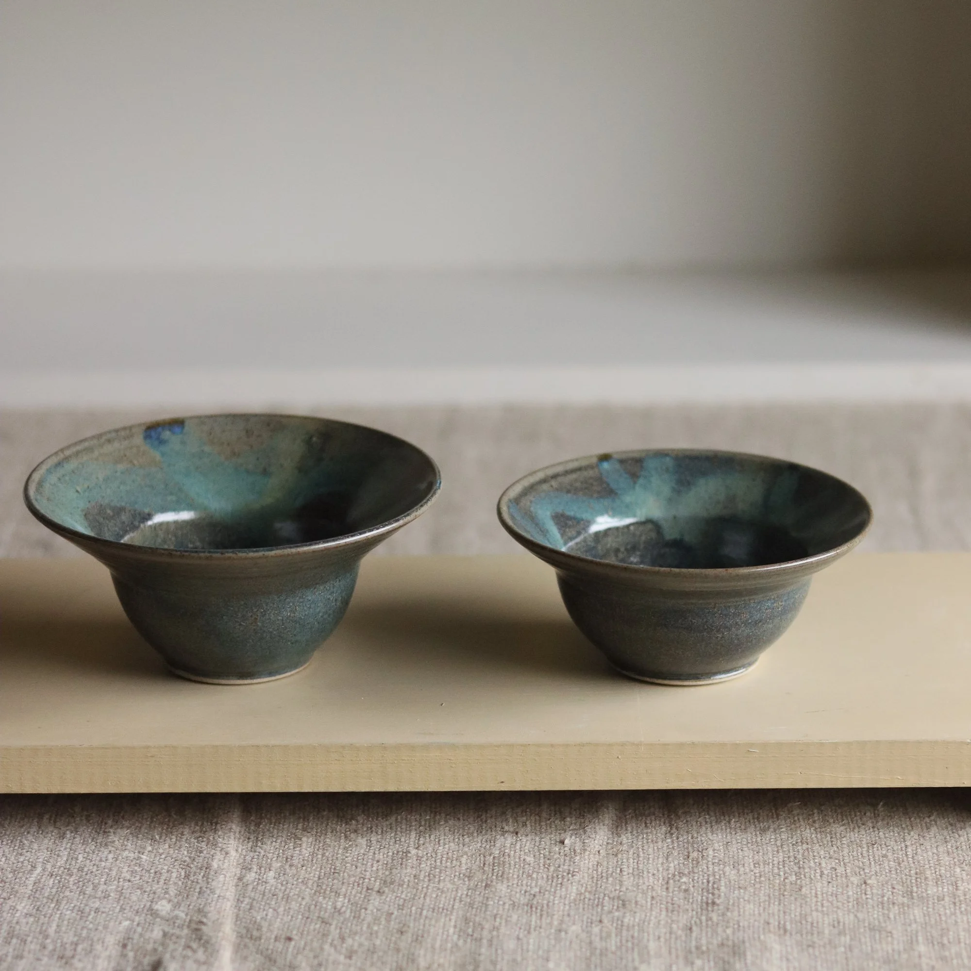 16cm (left) 14cm (right)