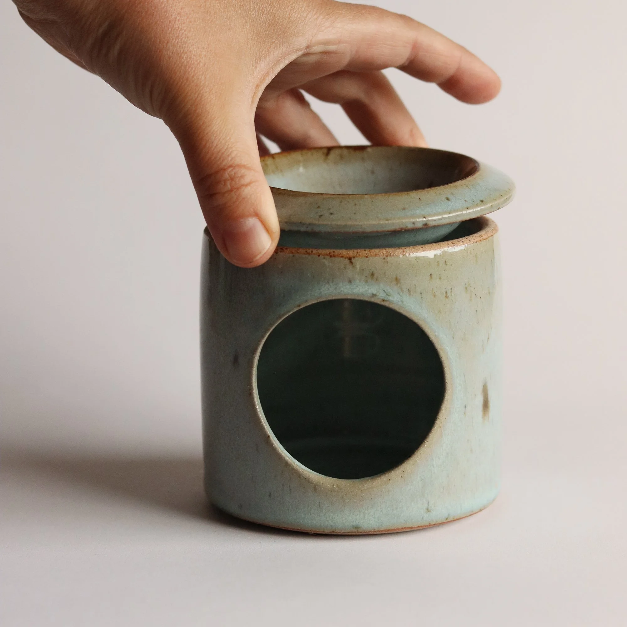 Oil Burner in Pale Blue Chun_1-6.jpg