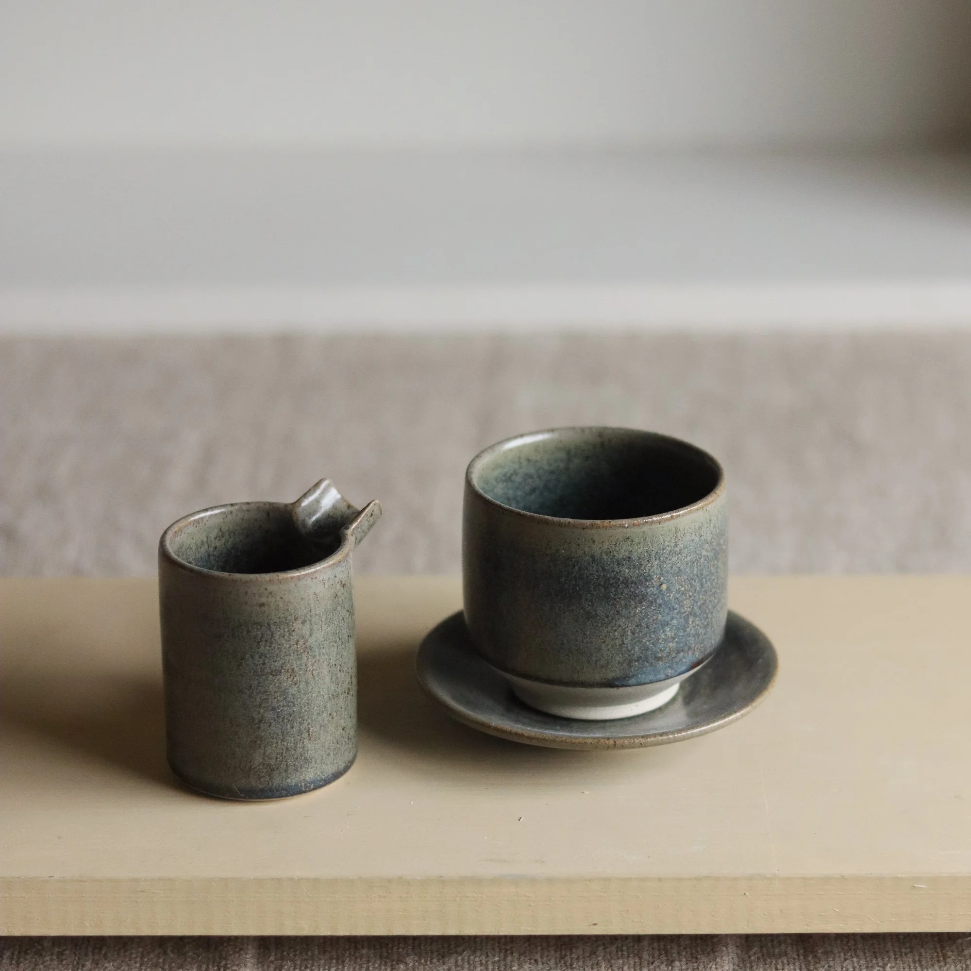 Cup and pourer set in nori-1.jpg