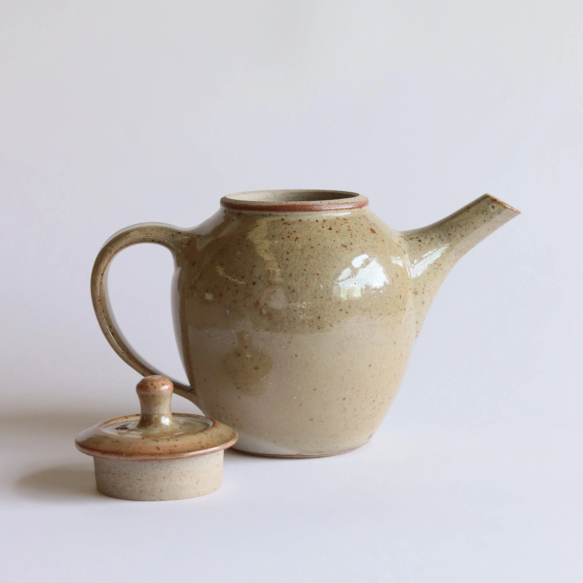 Teapot in Shino_small-4.jpg