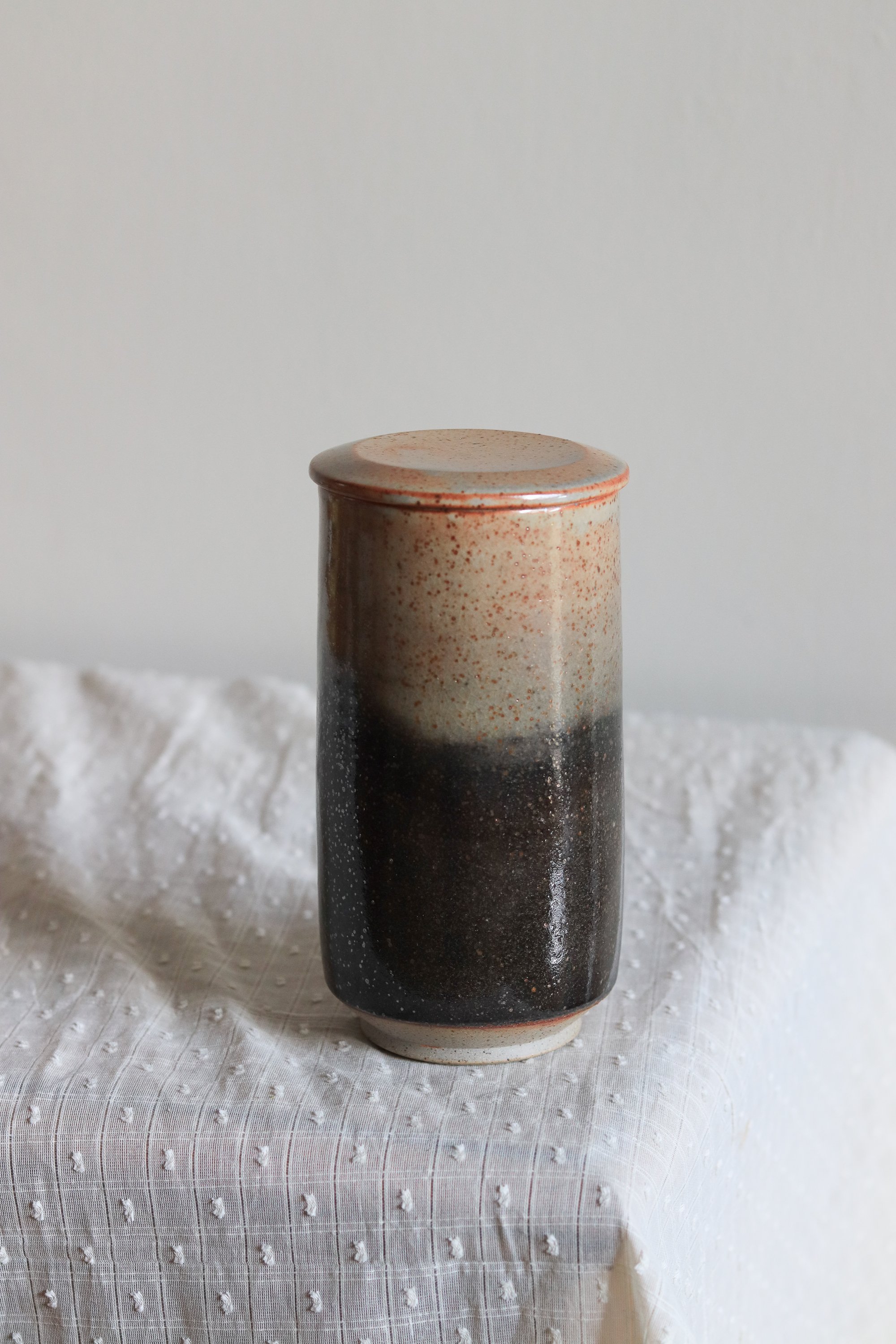 40 vase jar in shino-2.jpg