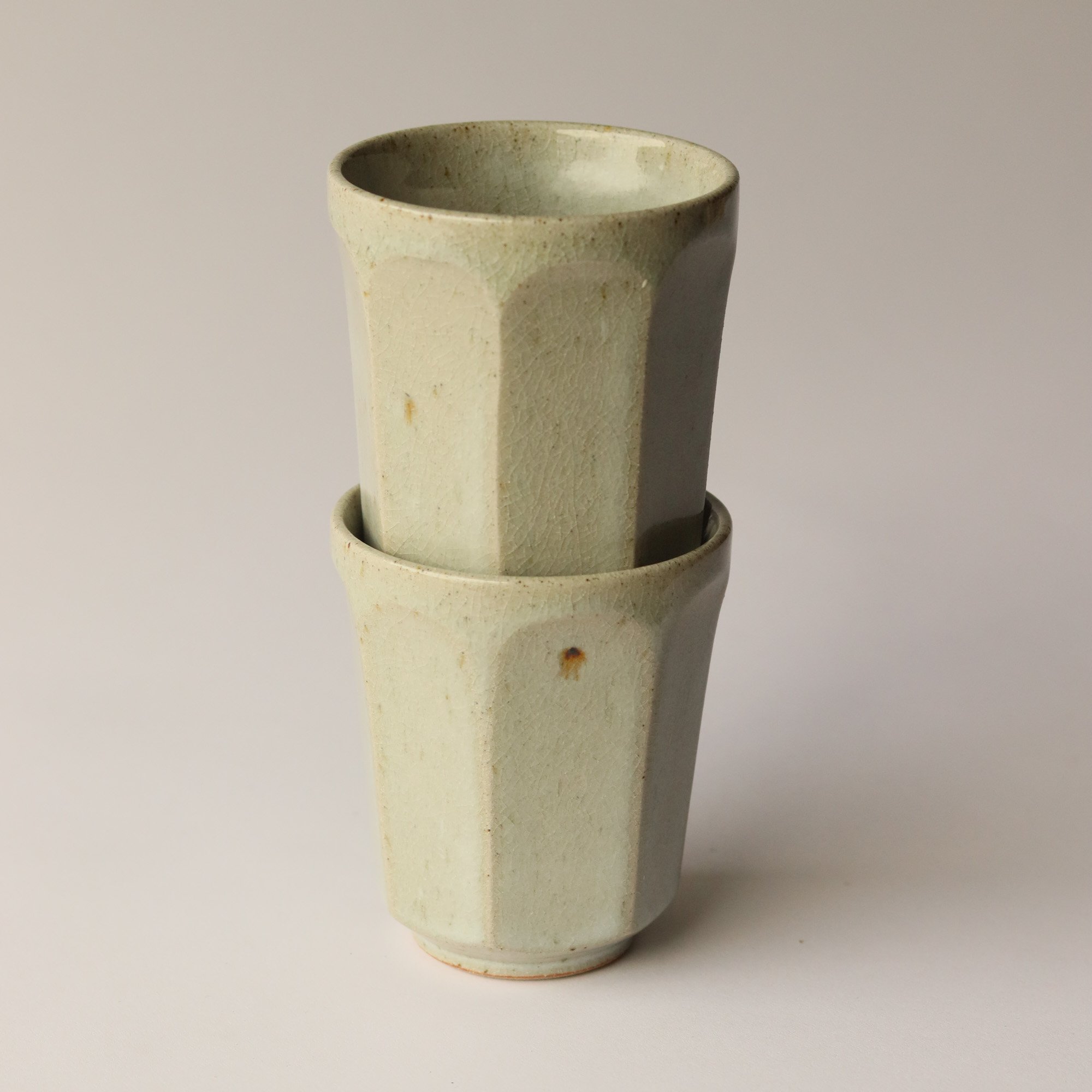 faceted beaker crackle ash.jpg