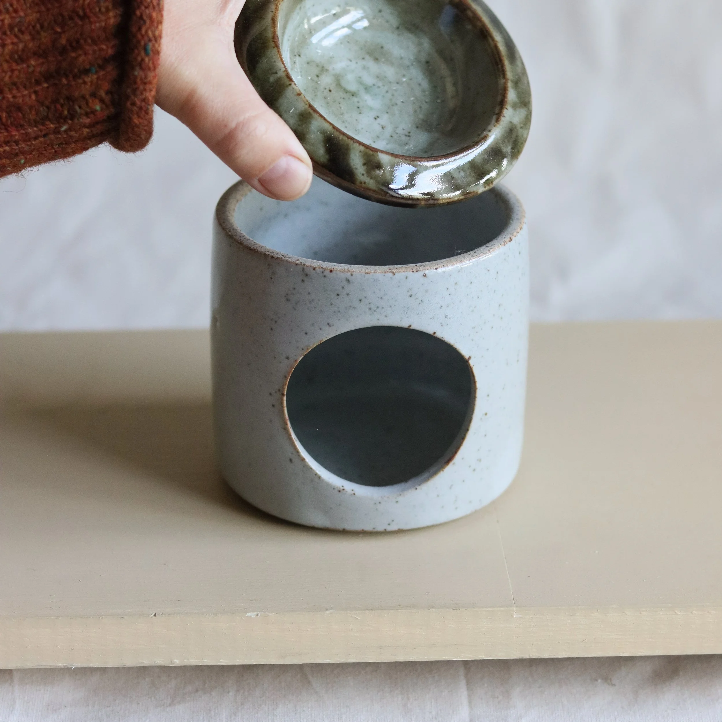 Hand painted detail on the lid of the ceramic essential oil burner by Pottery West