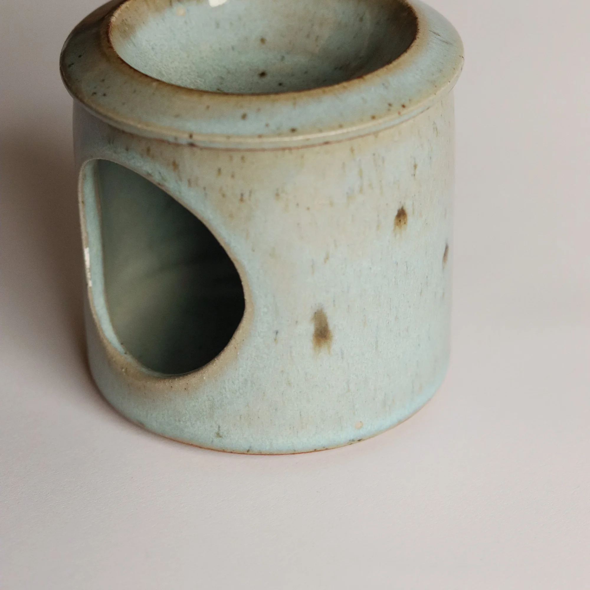 Oil Burner in Pale Blue Chun_1-8.jpg