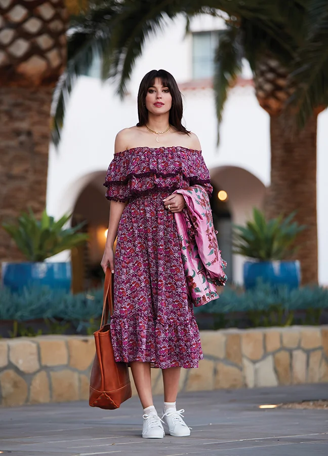 Strolling on State Street: Dress, AMBIANCE Jacket, TIENDA HO. Leather carryall bag, LAVENDER AND CANVAS. Shoes and diamond ring, ANTOINETTE. Choker necklace, THE SHOPKEEPERS. Crescent moon necklace, CHASEN. Earrings, JAKE & JONES. 