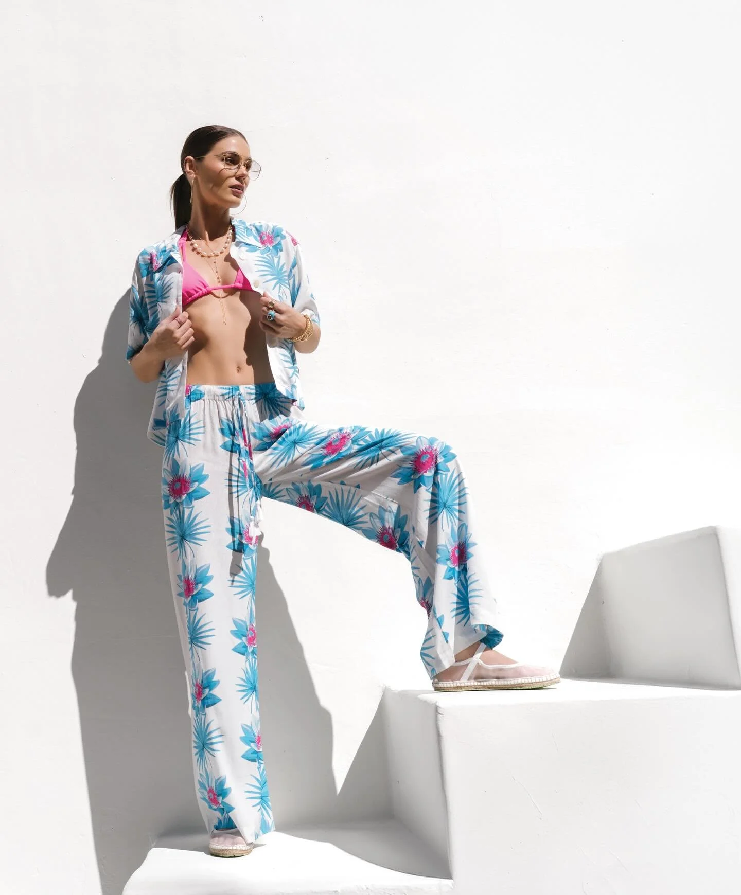 Mediterranean muse. ✨

Location: @ritzcarltonbacarasb
Photography: @jacquelinepilar_thefolsomedit
Styled by: @llalamamma and @kejanney
Model: @brookedusek with @notiesmodels
Makeup: Daisy Del Castillo
Hair: Lisa Gaede for @carlylesalon

Shirt and pan