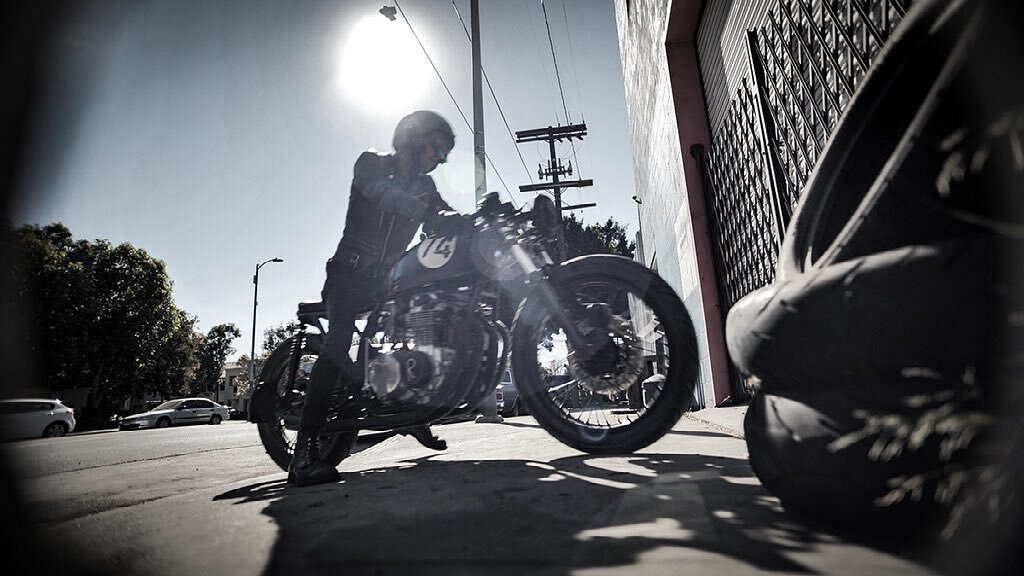 WARNING: Excessive heat. 🔥
.
.
.
📸: @pingpic
#riotcycles #caferacers #builtforspeed #losangeles #california #classic #vintage #custom #caferacer #caferacers #hondacb #motorcycle #cb550 #heatwave #hot #wow #inspiration #handbuilt #awesome #dtla #caf