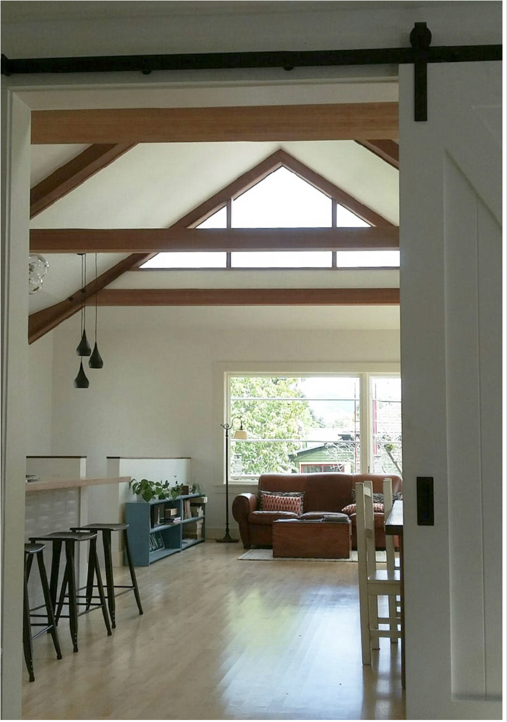 Cedar trusses and white ceiling.png