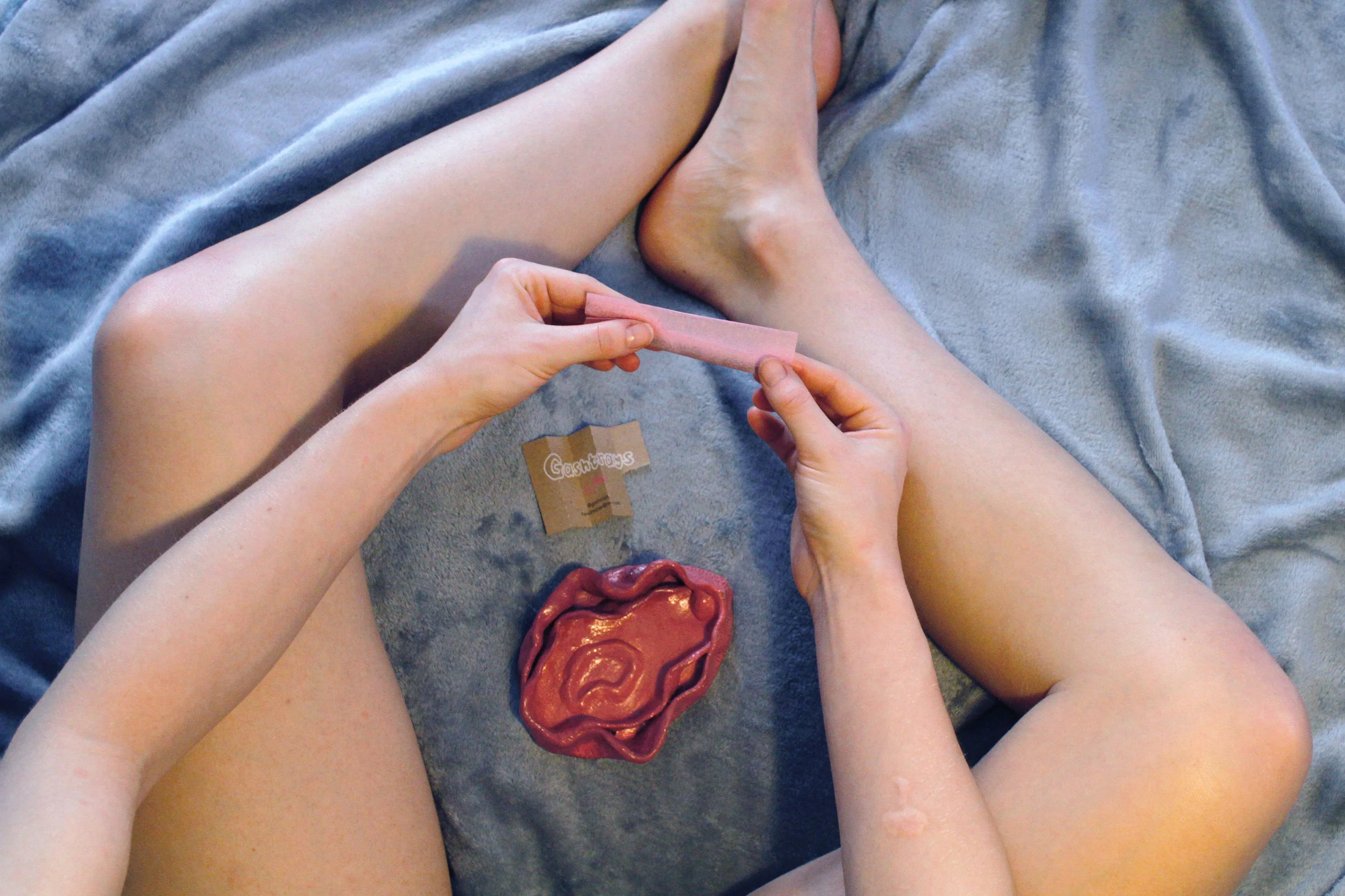 GASHTRAYS birds eye view on bed.jpg