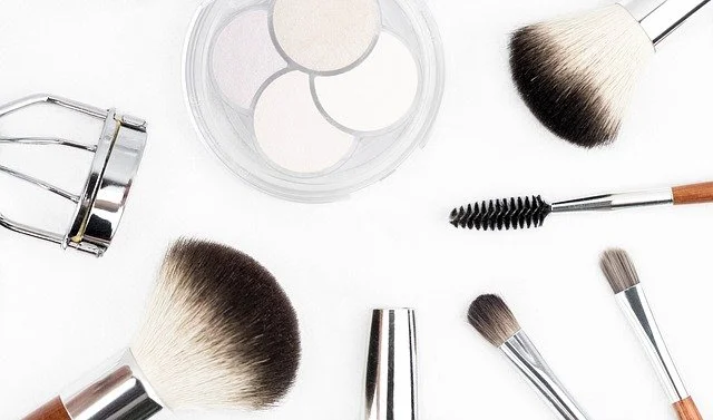 makeup-brush-1768790_640.jpg