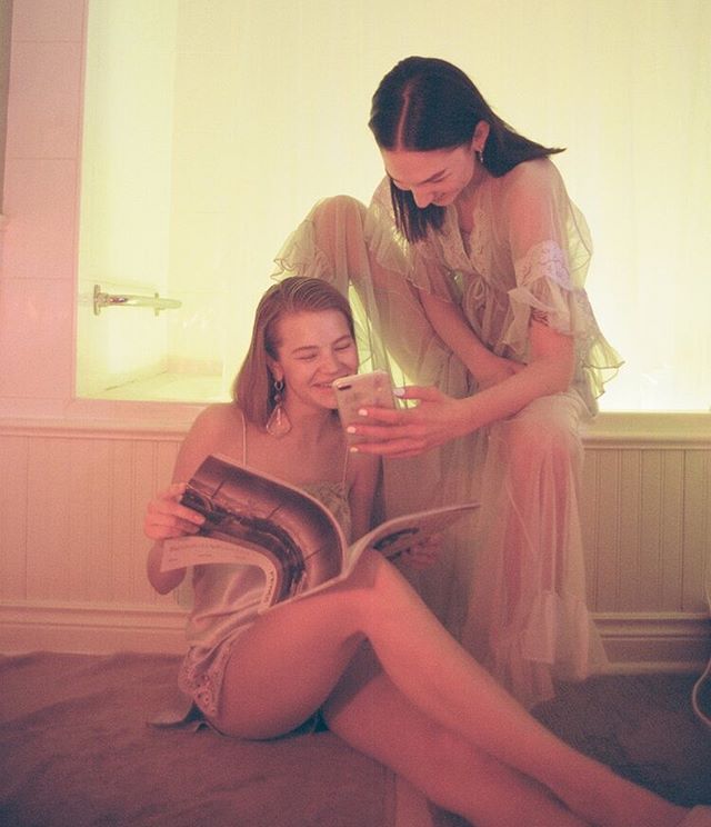 As many photographers will tell you, taking someone&rsquo;s photo is intimate and often forges friendship. Marta Golova&rsquo;s photographs are evidence of such a relationship. Link in bio ✨ @martagolova
&bull;
&bull;
&bull;
#pinkthingsmag #pinkthing