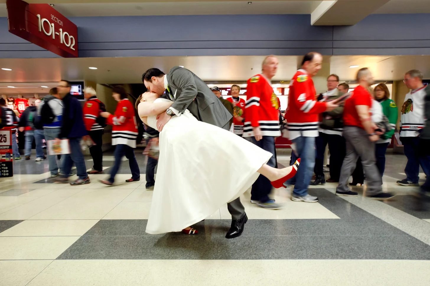 revolution-brewing-chicago-blackhawks-wedding-ruthie-hauge-photography-67.jpg