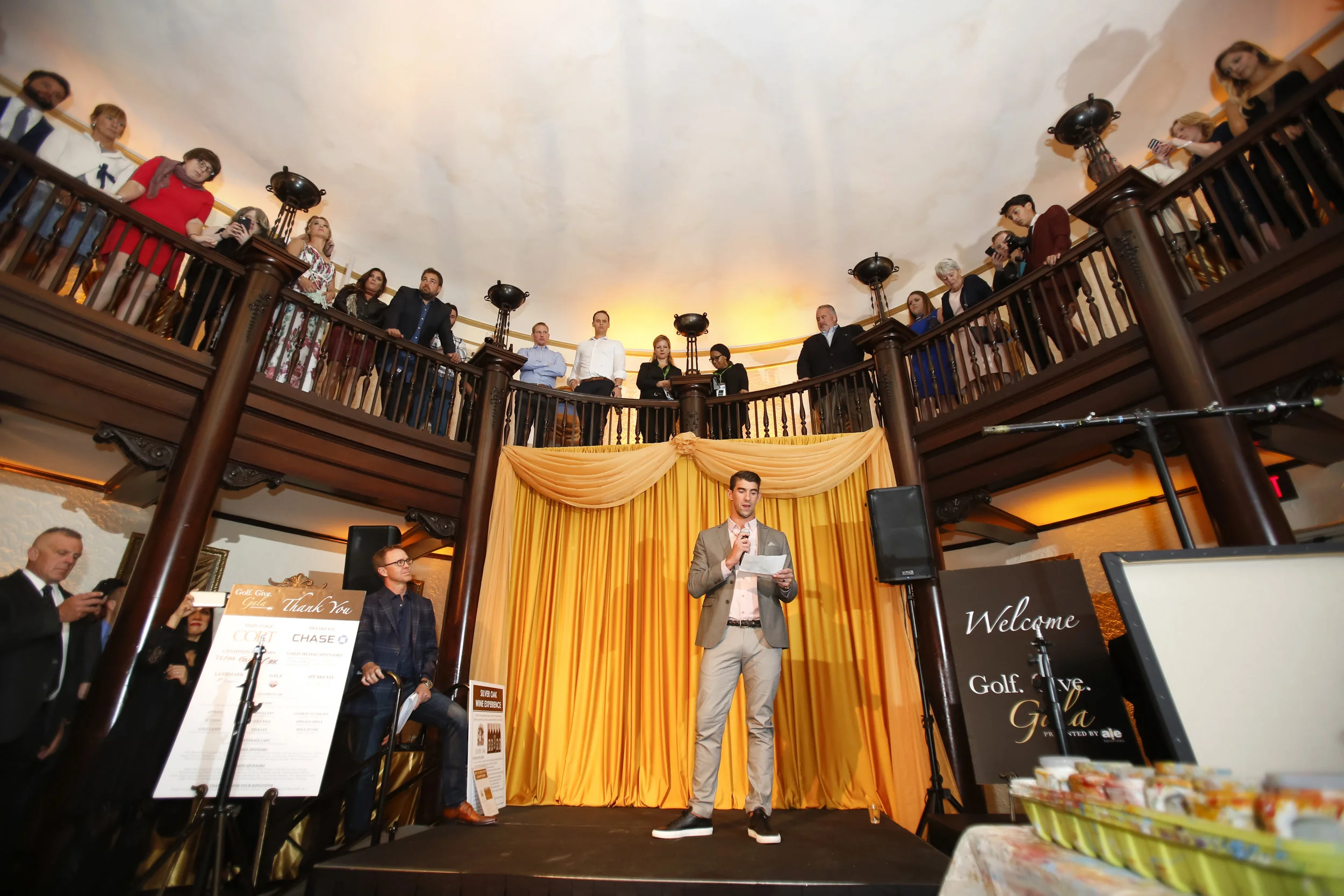 golf-give-gala-celebrity-michael-phelps-jason-day-event-photographer-madison-wi-7.jpg